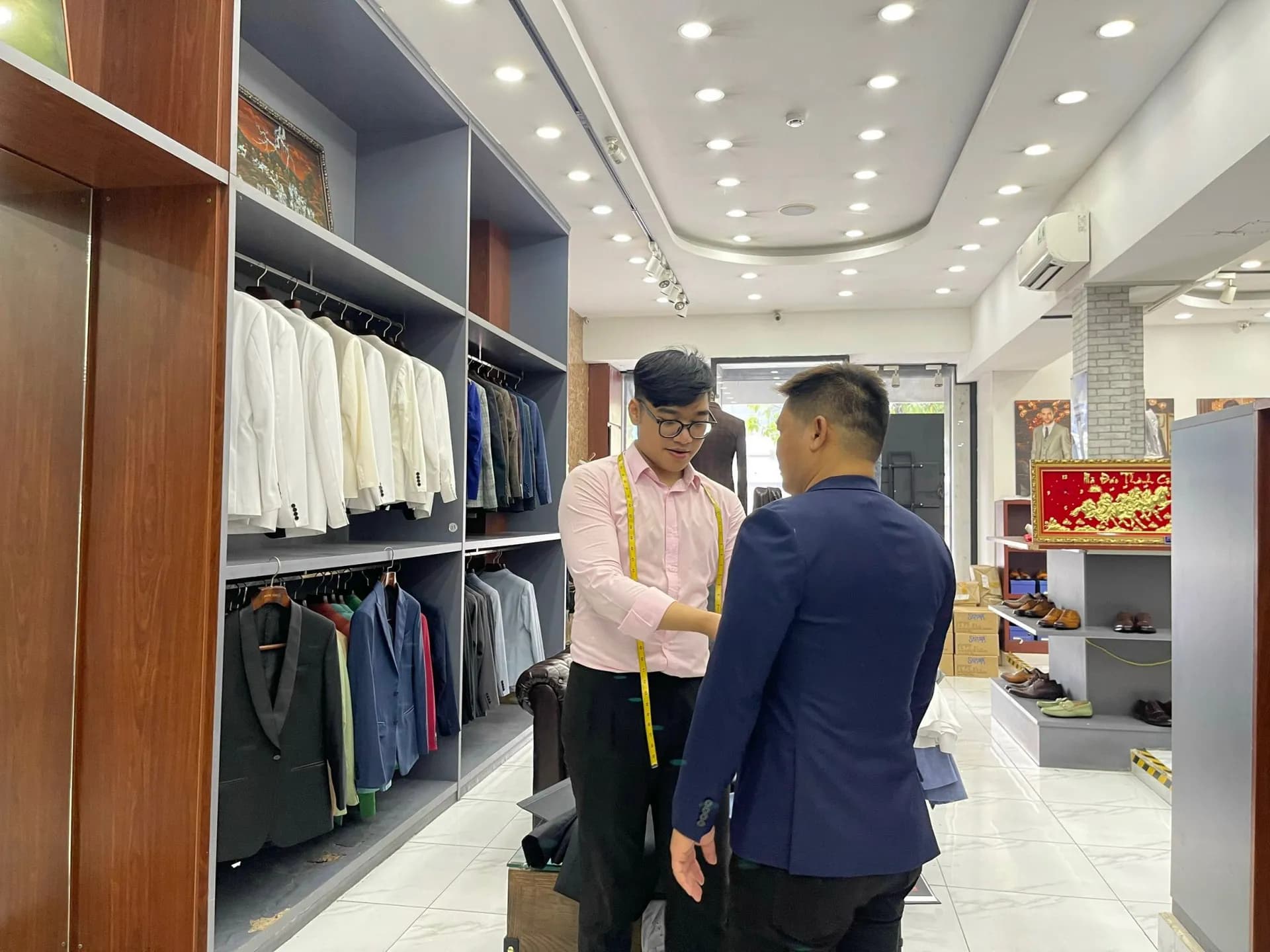 Phóng sự tại showroom — Mon Amie