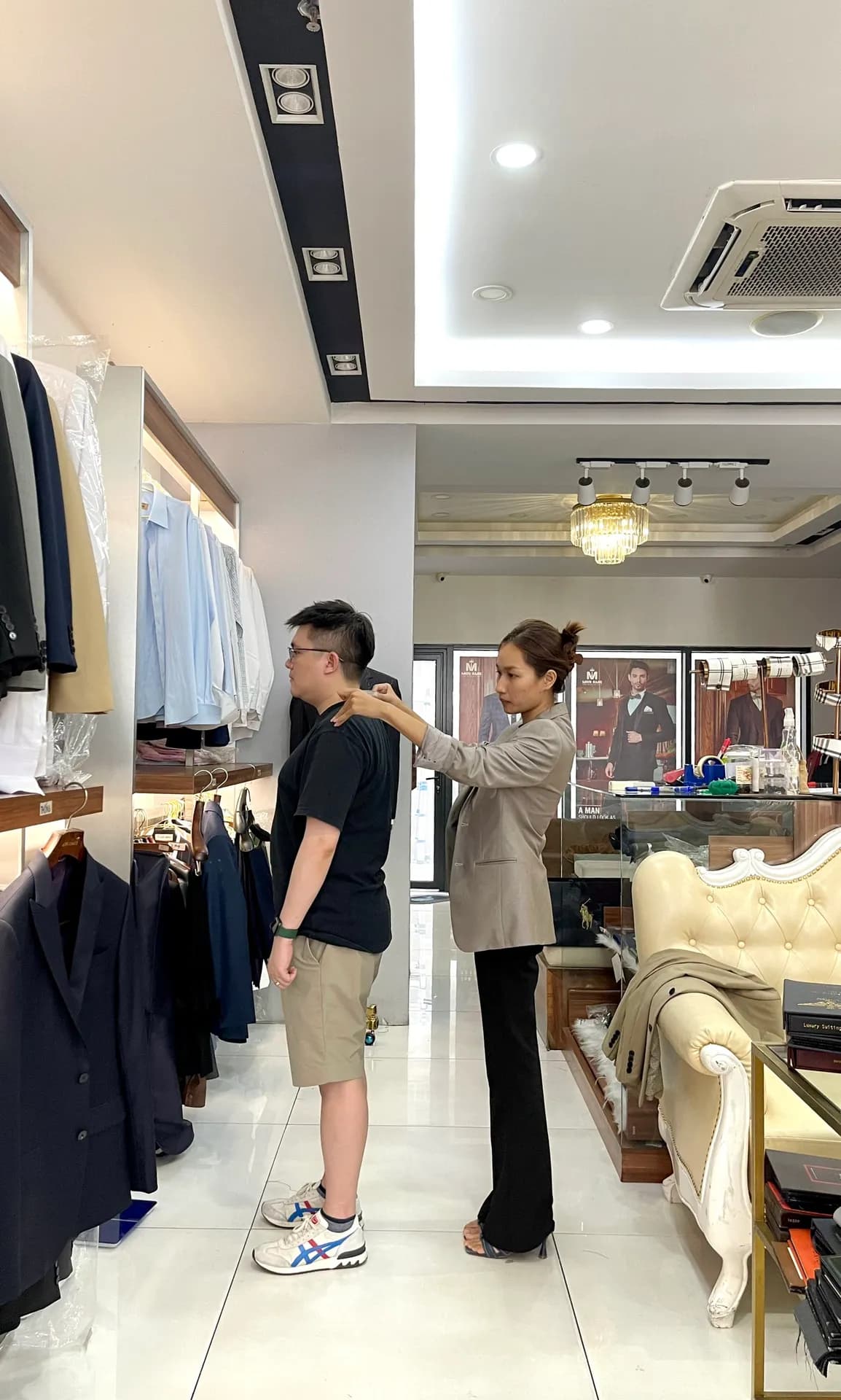 Phóng sự tại showroom — Mon Amie