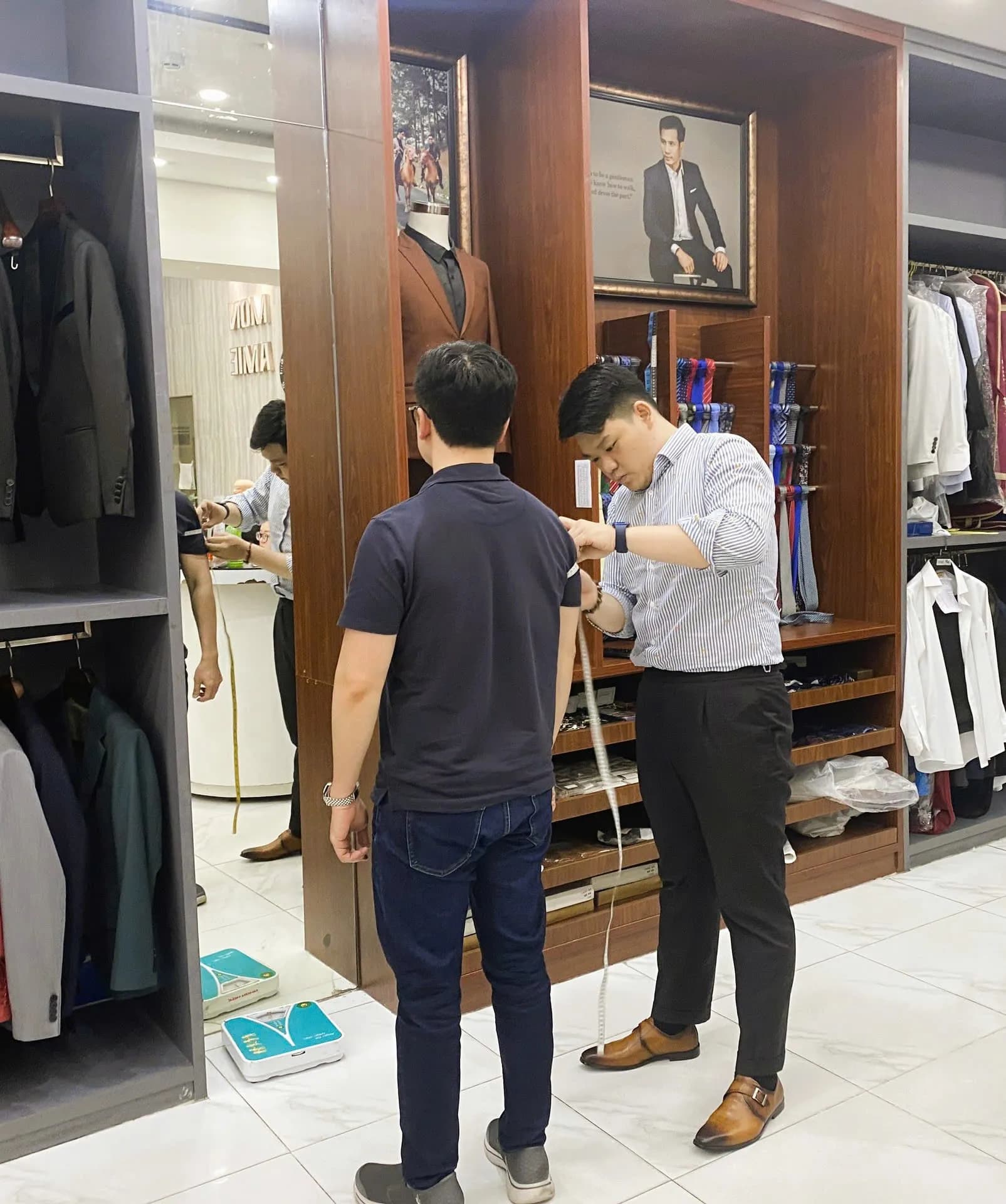 Phóng sự tại showroom — Mon Amie