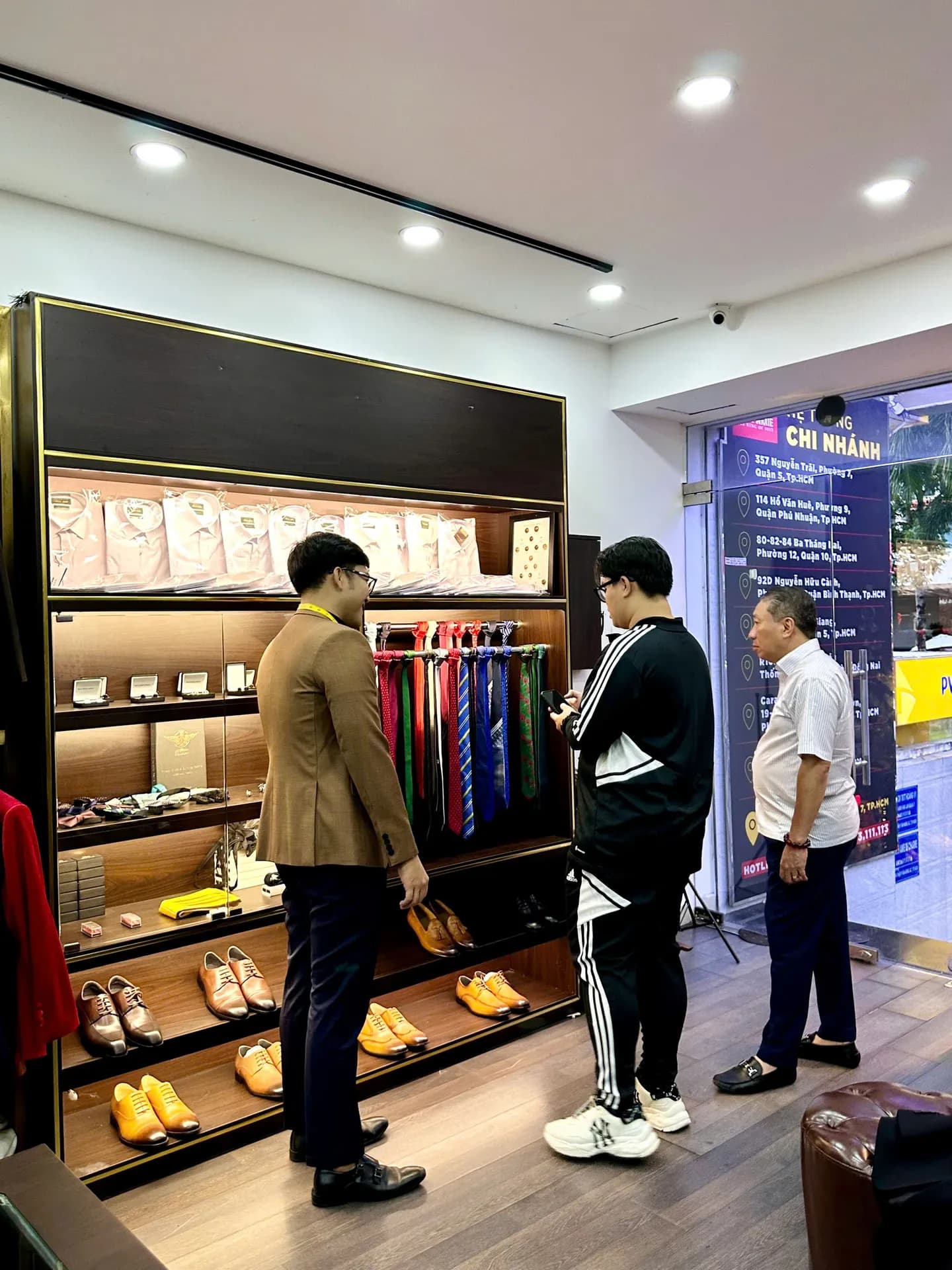 Phóng sự tại showroom — Mon Amie