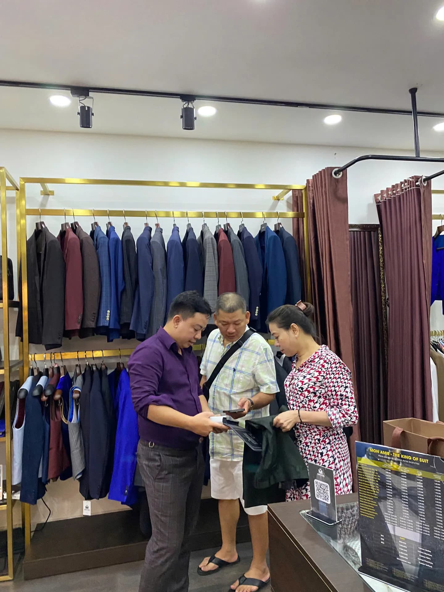 Phóng sự tại showroom — Mon Amie