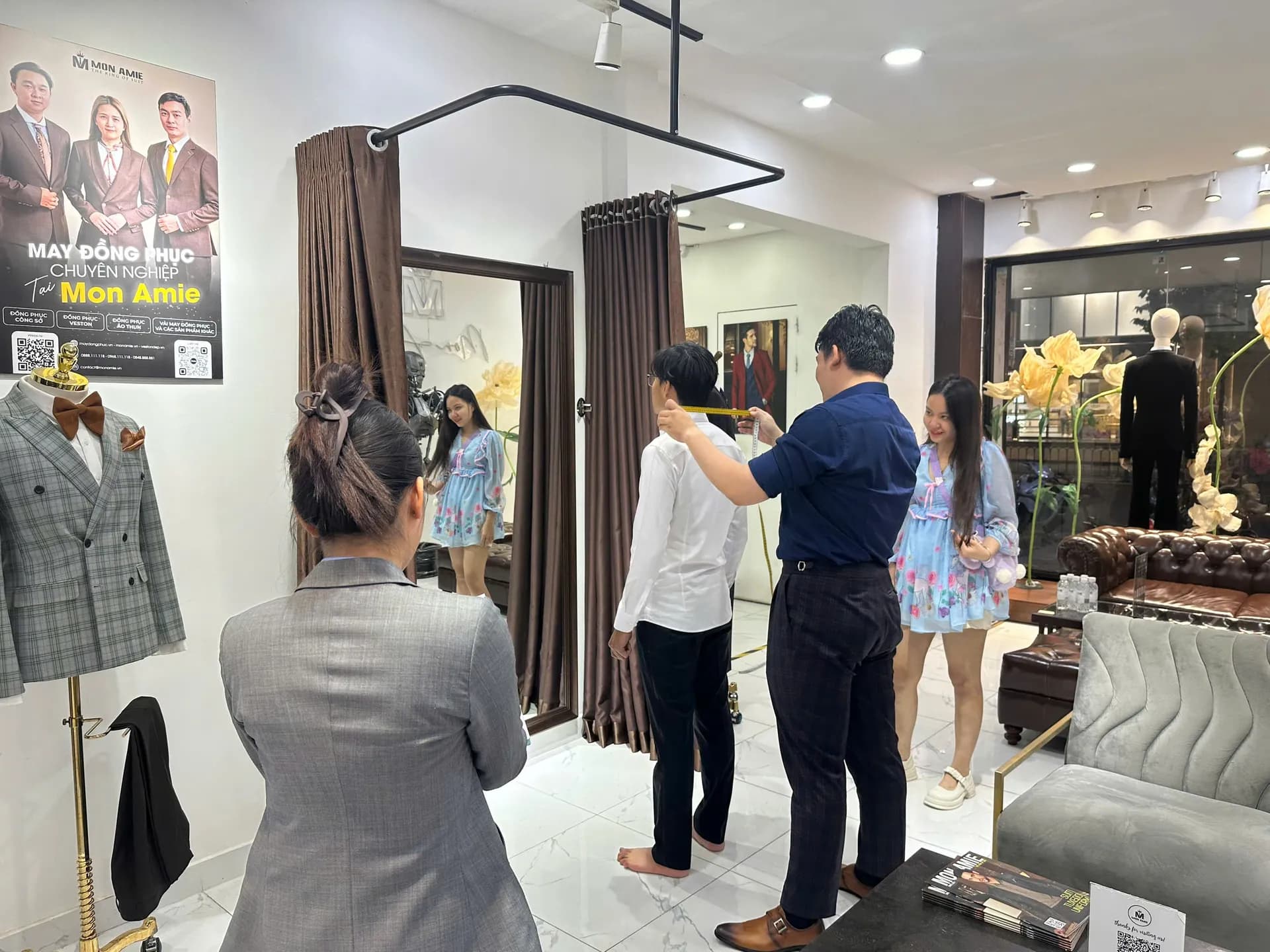Phóng sự tại showroom — Mon Amie