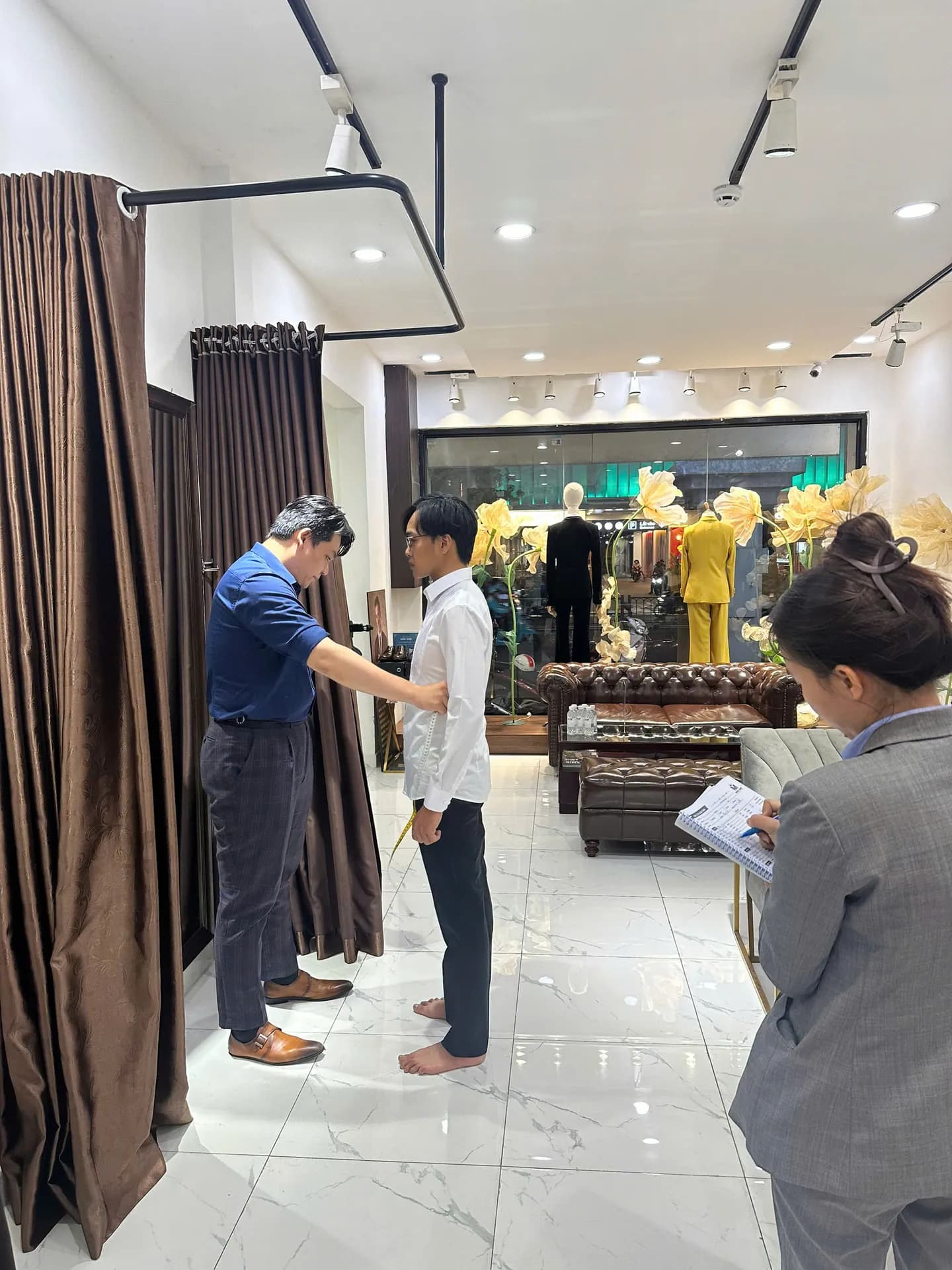 Phóng sự tại showroom — Mon Amie