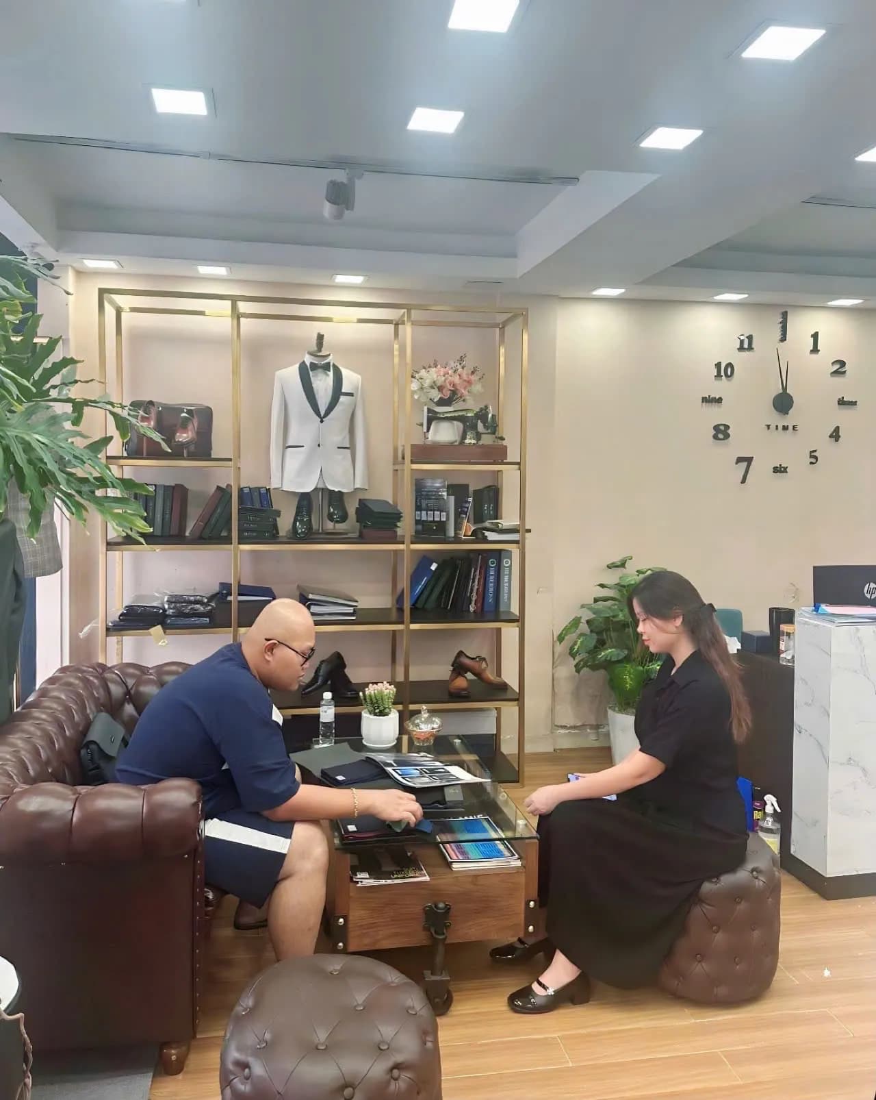 Phóng sự tại showroom — Mon Amie