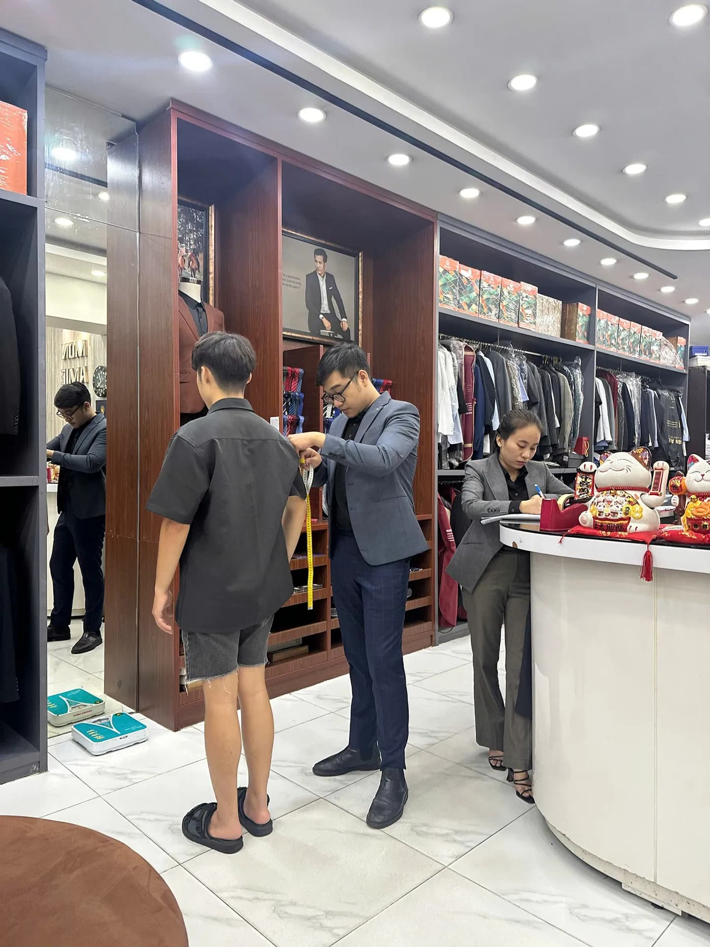 Phóng sự tại showroom — Mon Amie