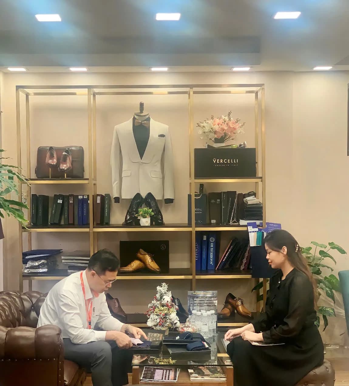 Phóng sự tại showroom — Mon Amie