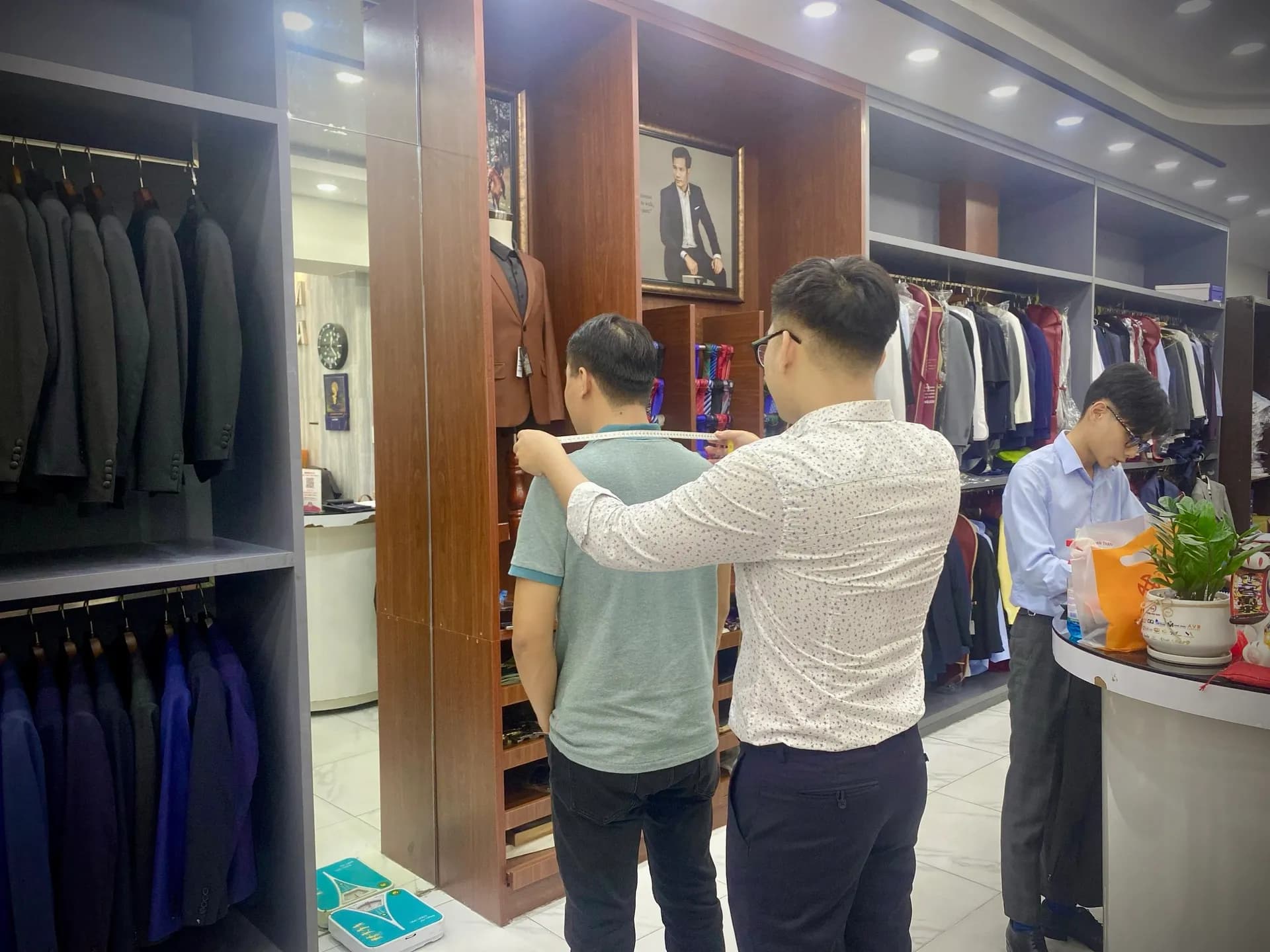 Phóng sự tại showroom — Mon Amie
