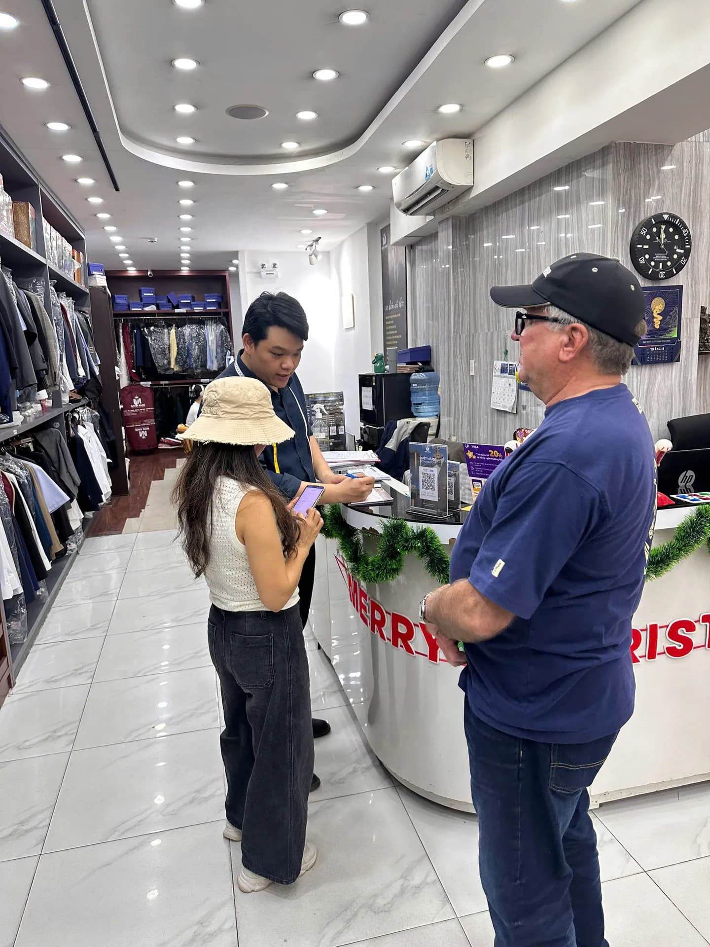 Phóng sự tại showroom — Mon Amie