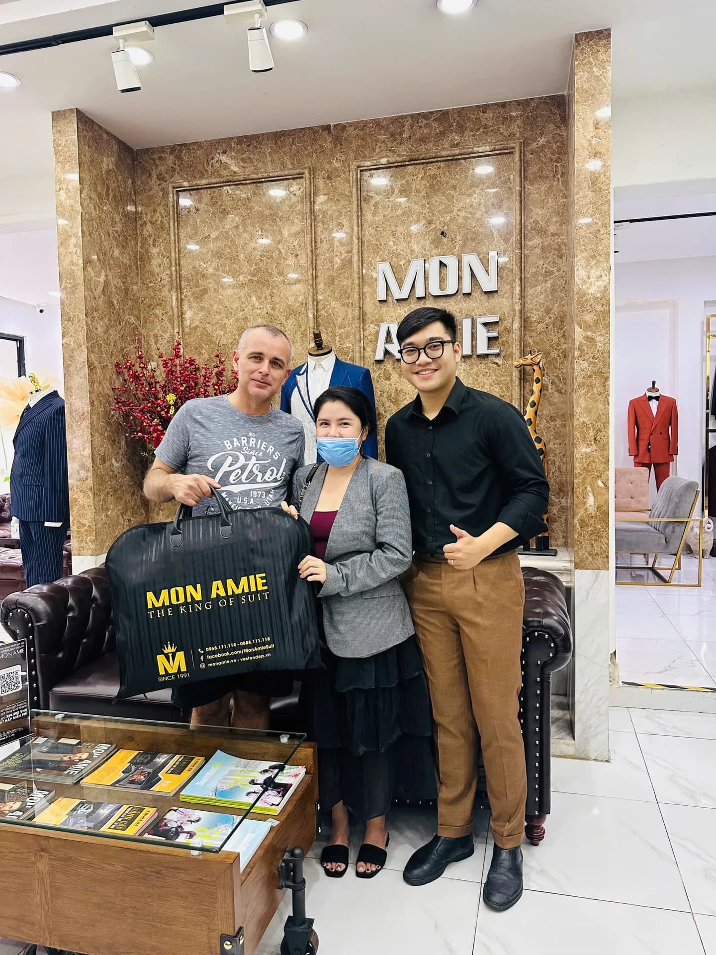 Phóng sự tại showroom — Mon Amie