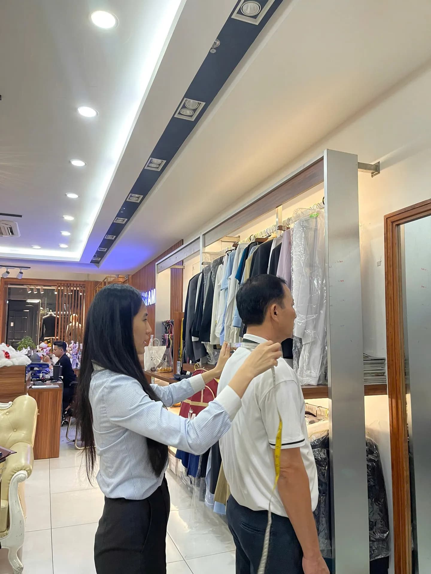 Phóng sự tại showroom — Mon Amie
