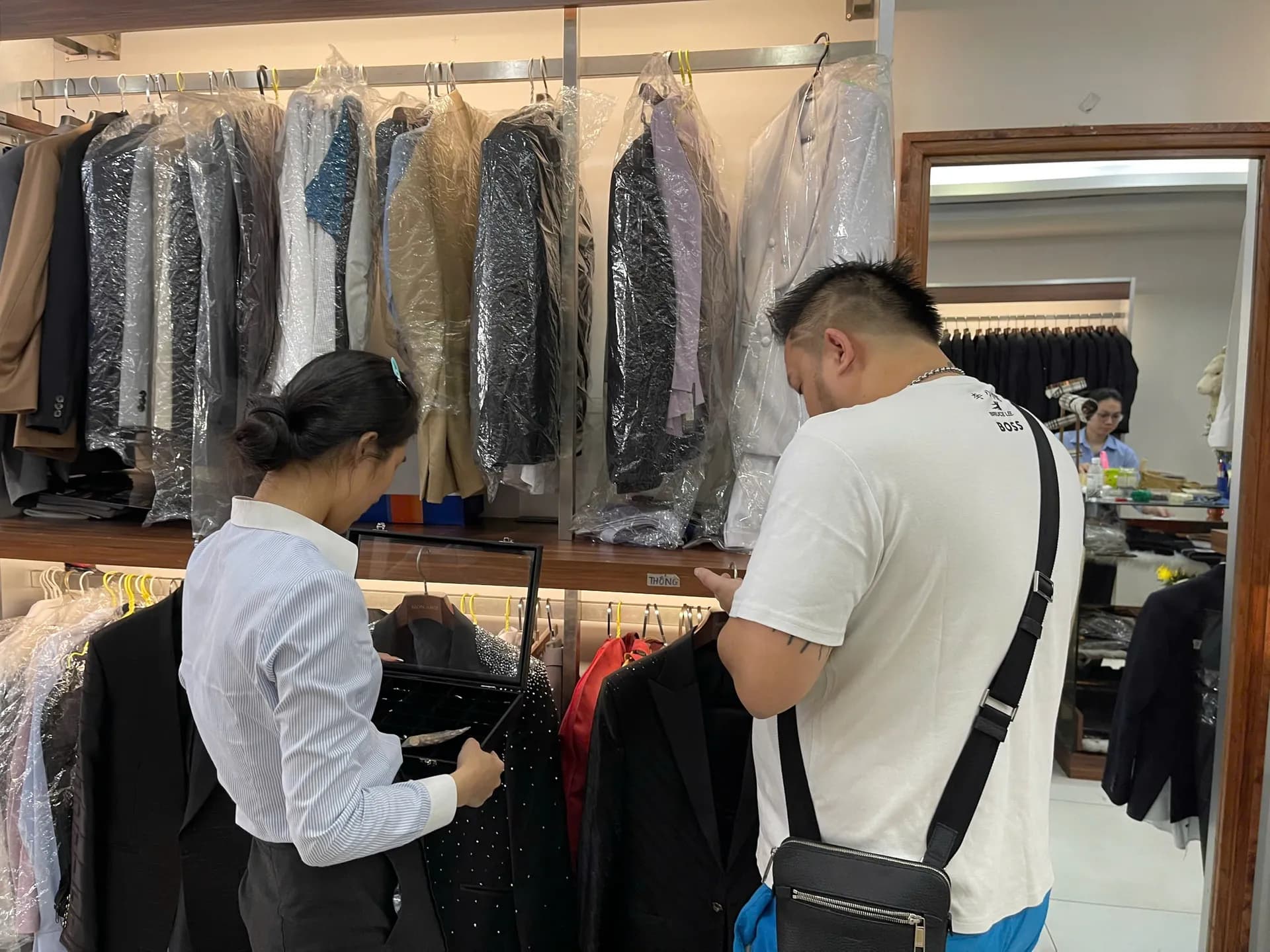 Phóng sự tại showroom — Mon Amie