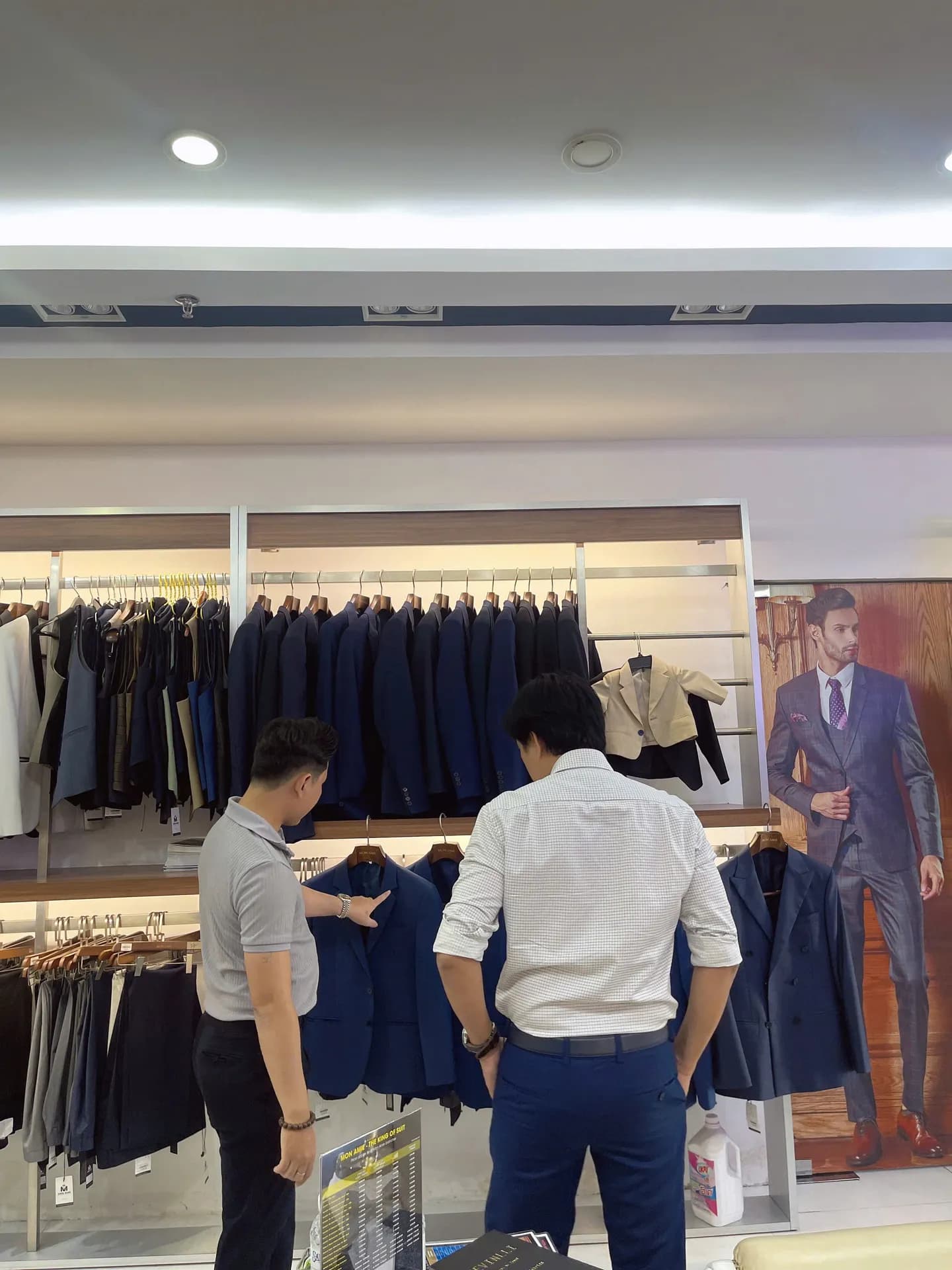 Phóng sự tại showroom — Mon Amie