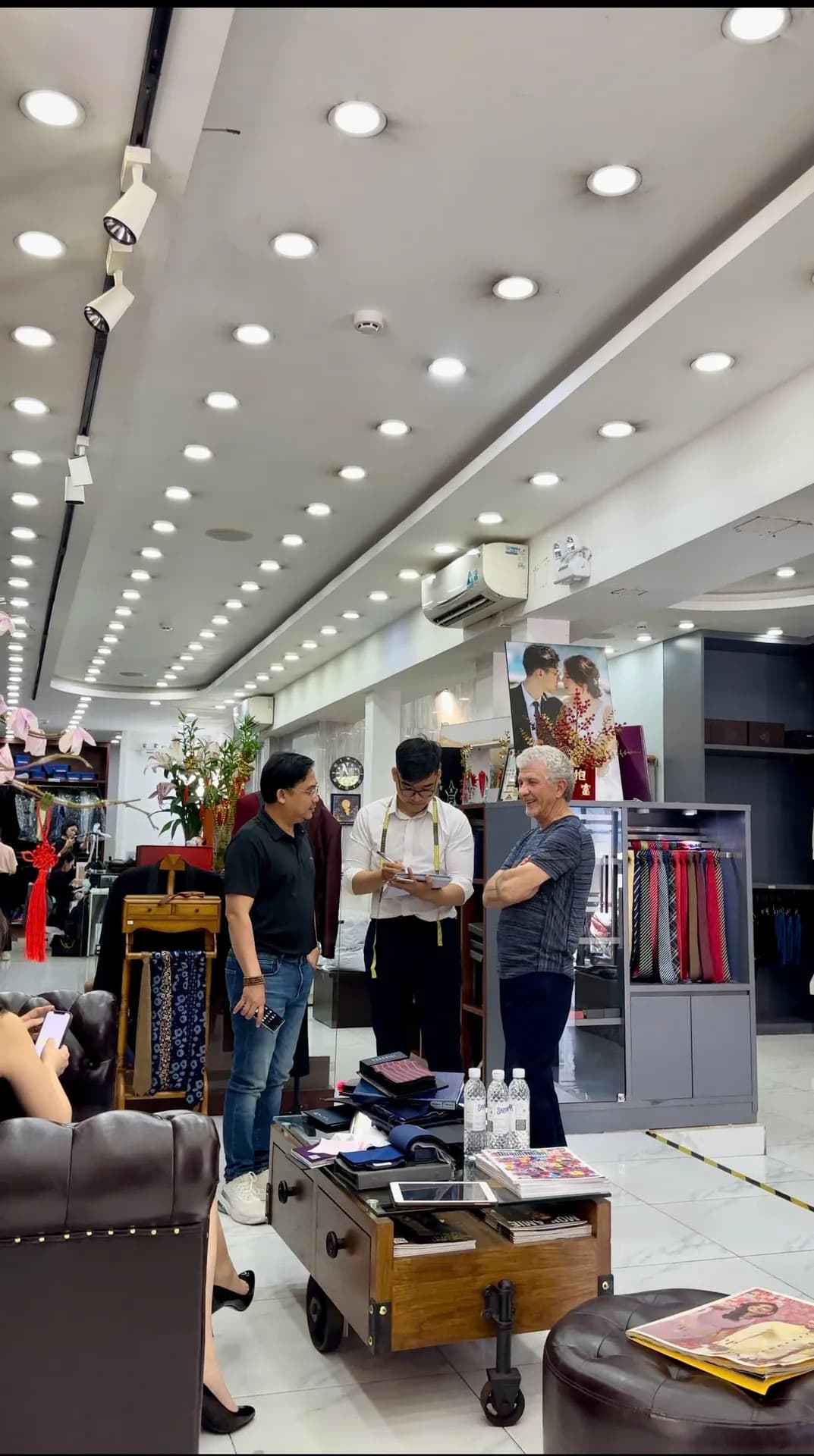 Phóng sự tại showroom — Mon Amie