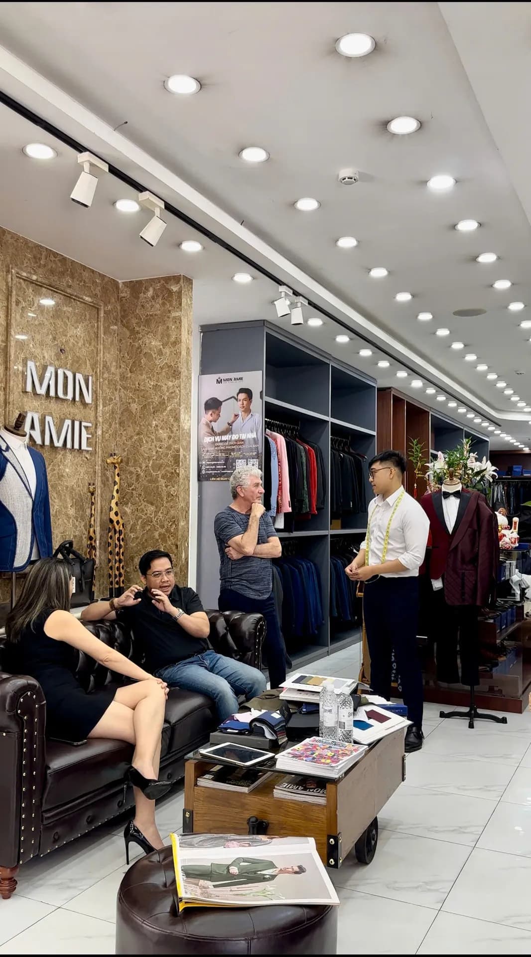 Phóng sự tại showroom — Mon Amie