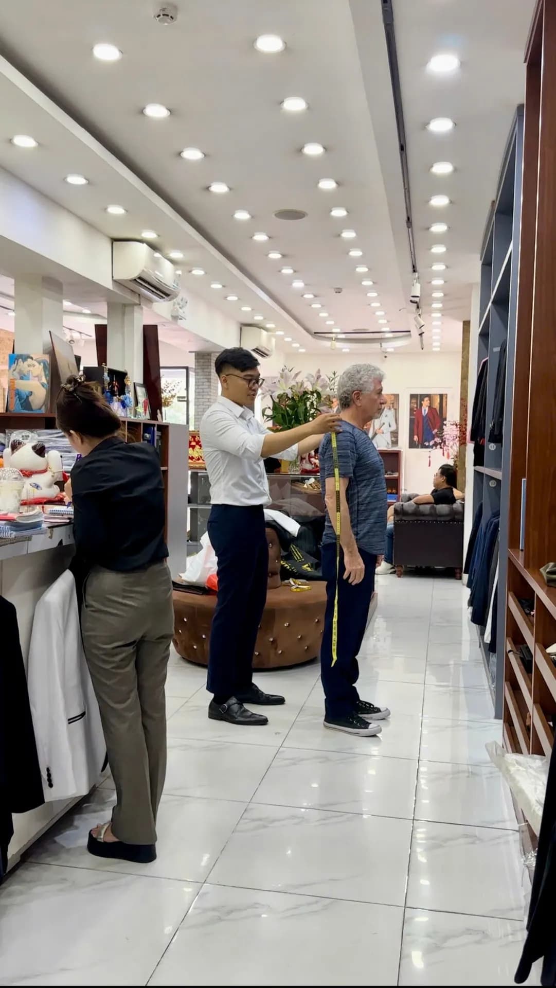 Phóng sự tại showroom — Mon Amie