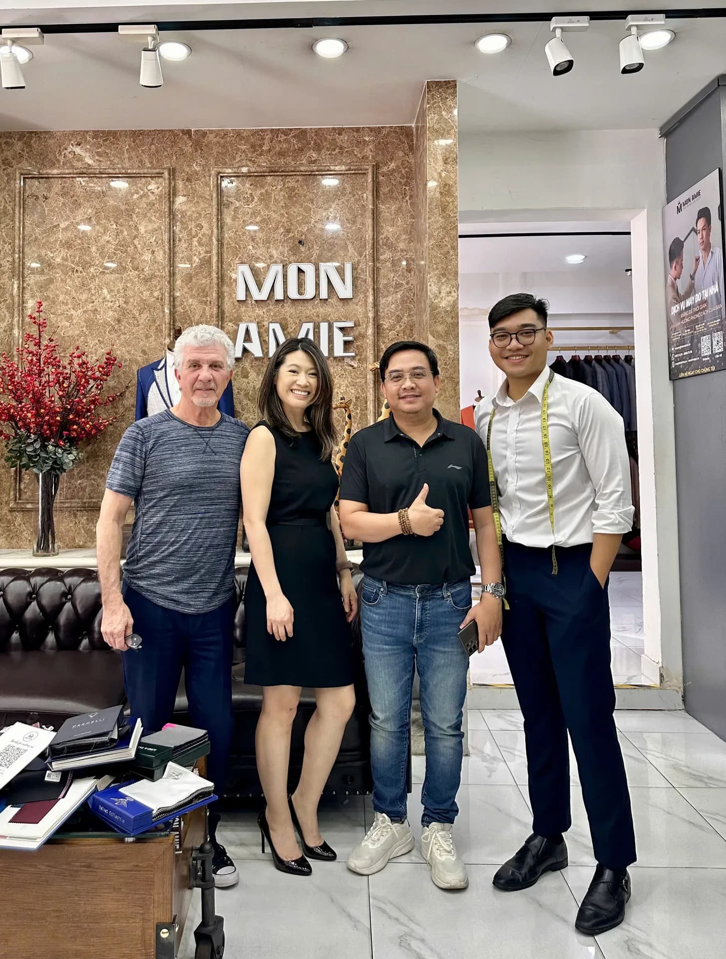 Phóng sự tại showroom — Mon Amie