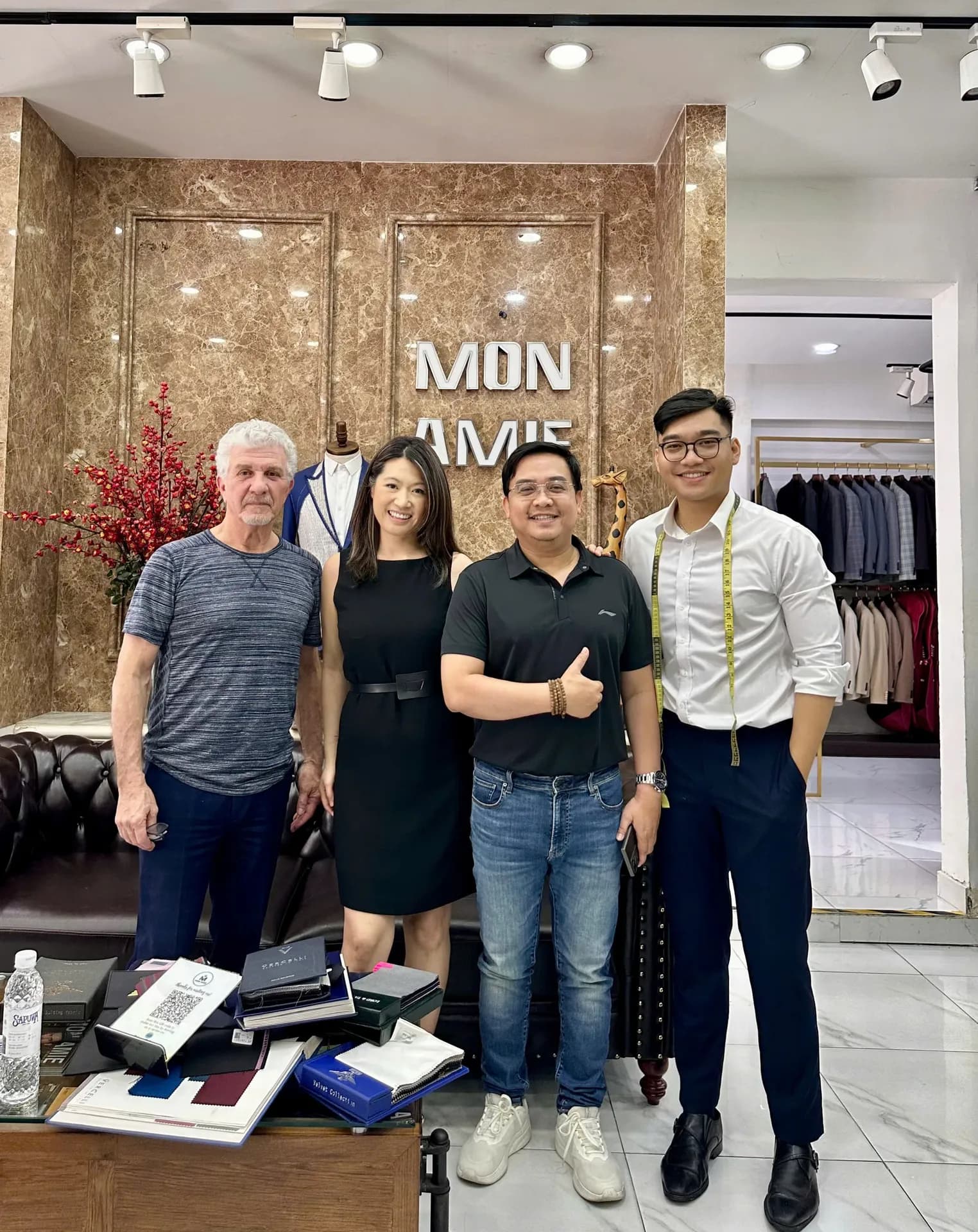 Phóng sự tại showroom — Mon Amie