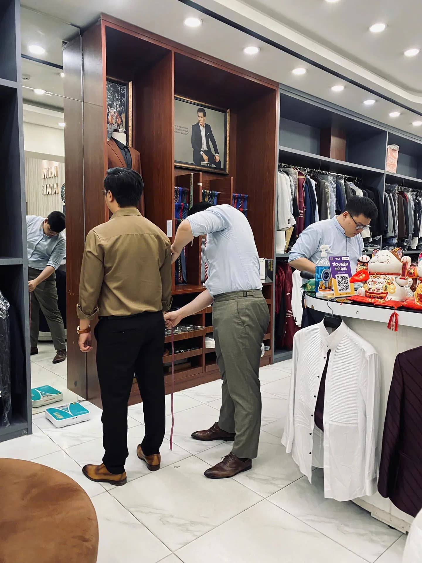 Phóng sự tại showroom — Mon Amie