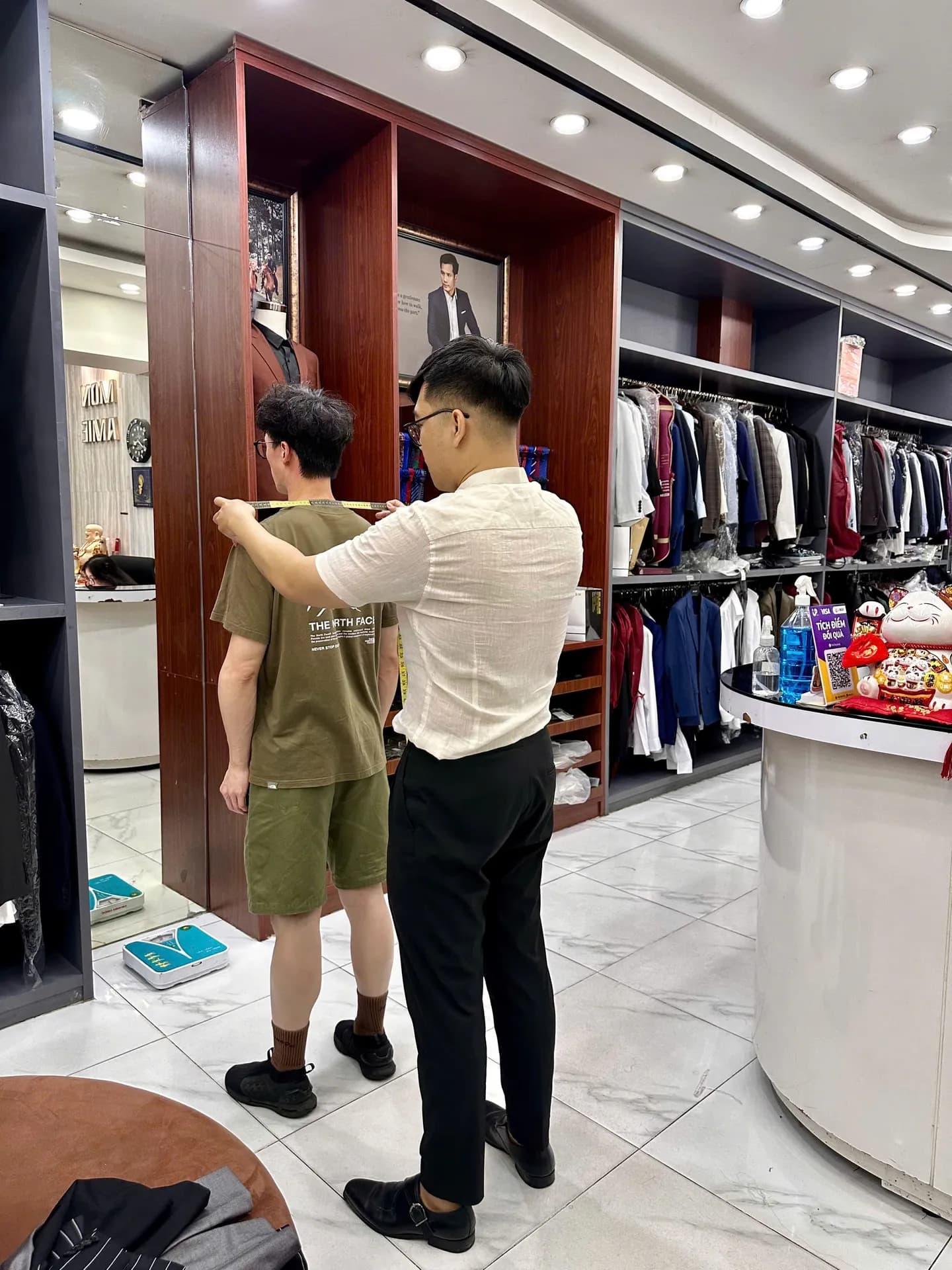 Phóng sự tại showroom — Mon Amie