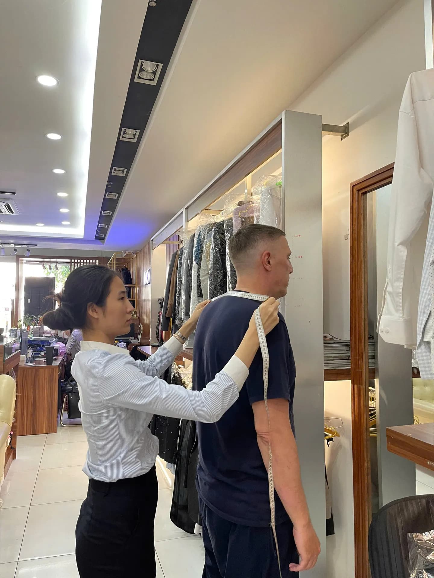 Phóng sự tại showroom — Mon Amie