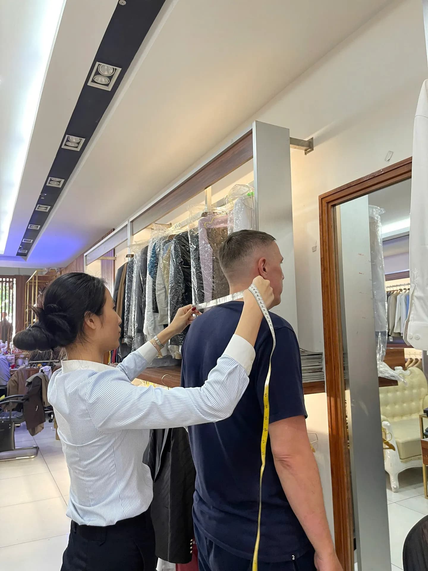 Phóng sự tại showroom — Mon Amie