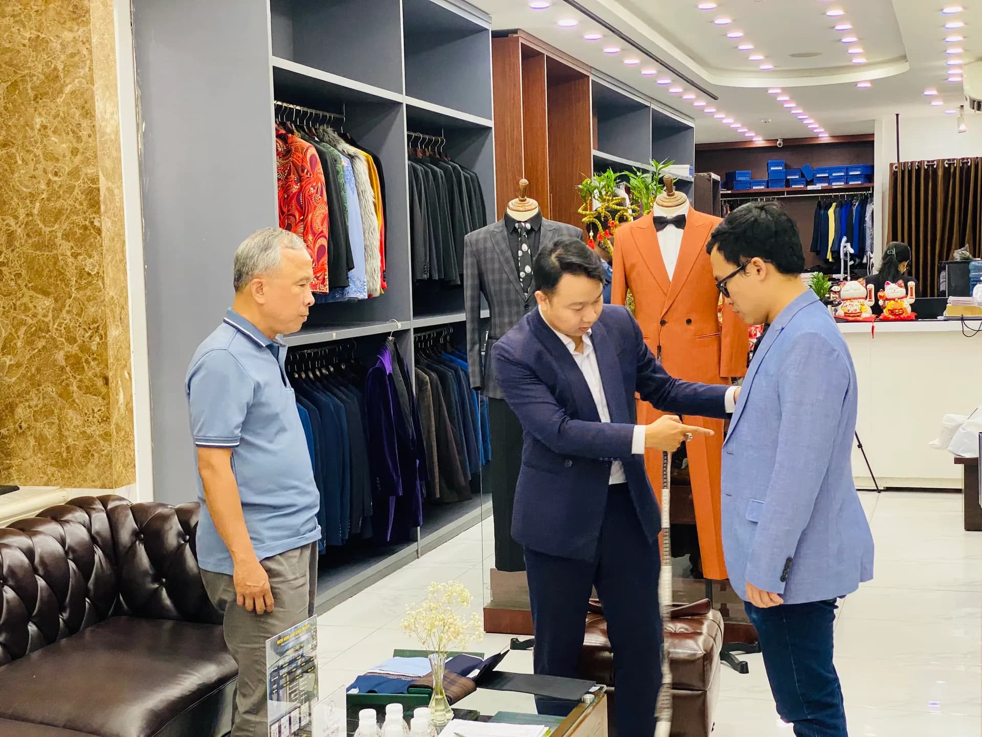 Phóng sự tại showroom — Mon Amie