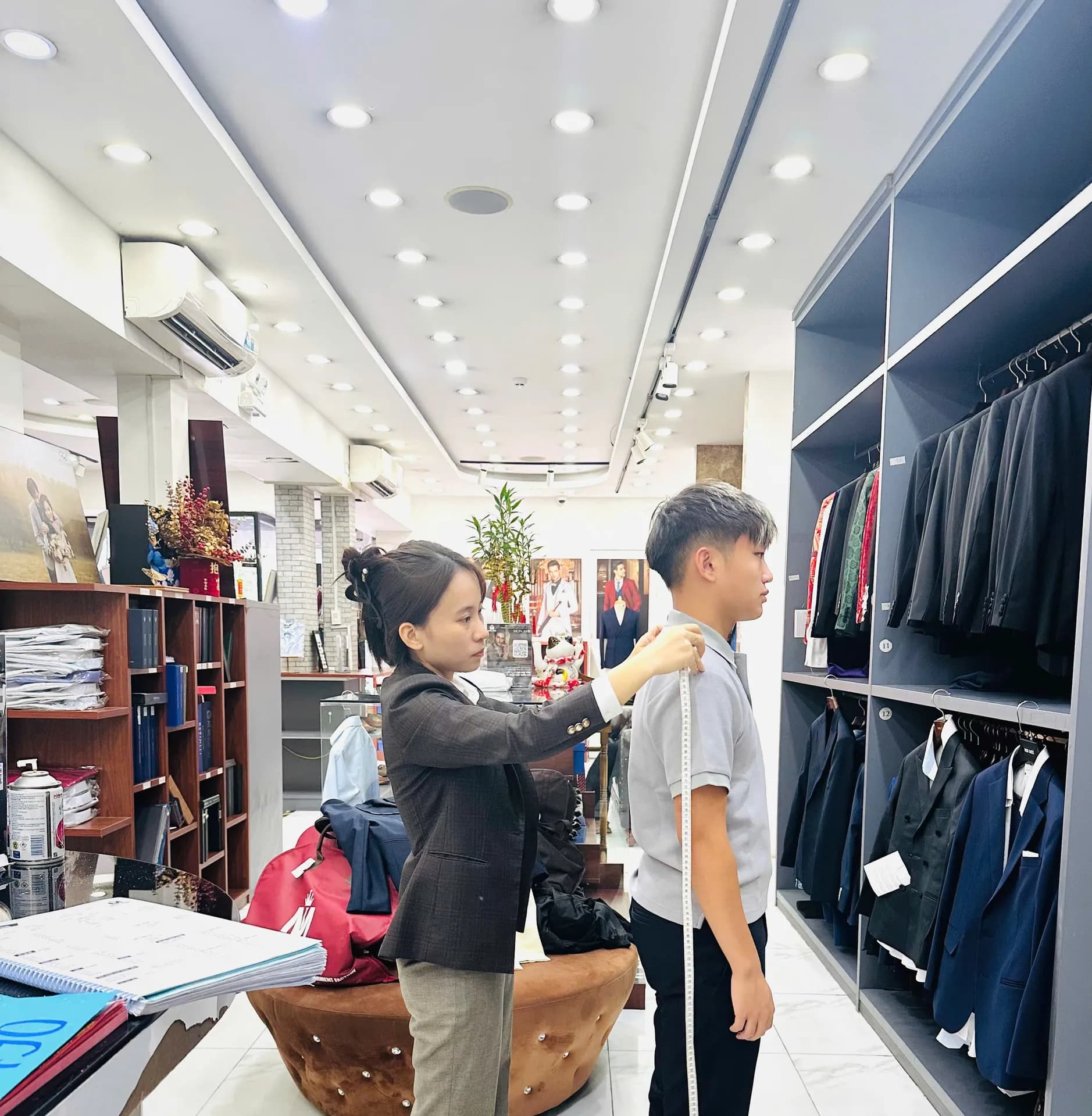 Phóng sự tại showroom — Mon Amie