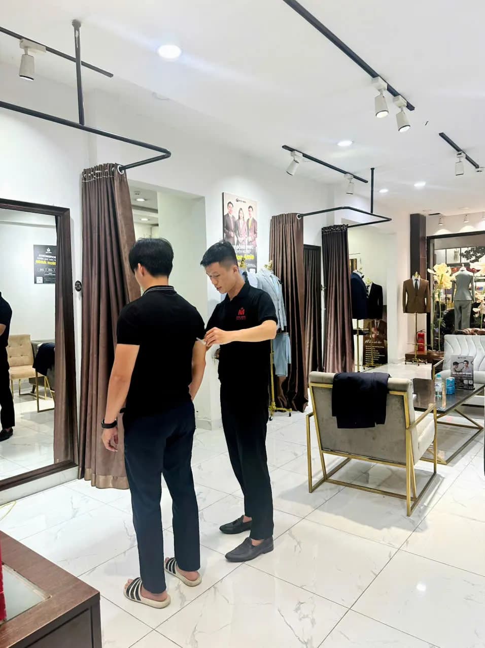 Phóng sự tại showroom — Mon Amie