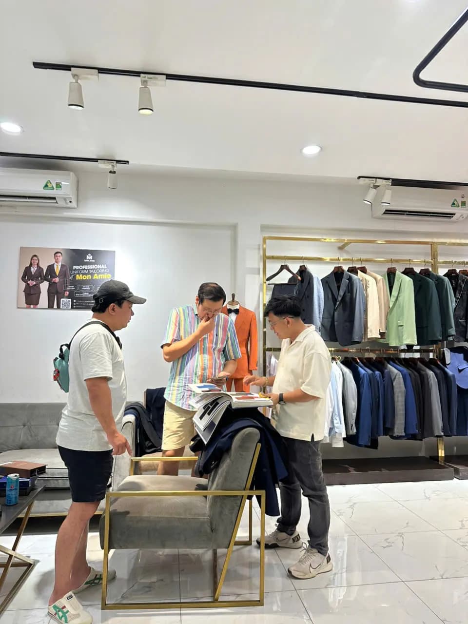Phóng sự tại showroom — Mon Amie