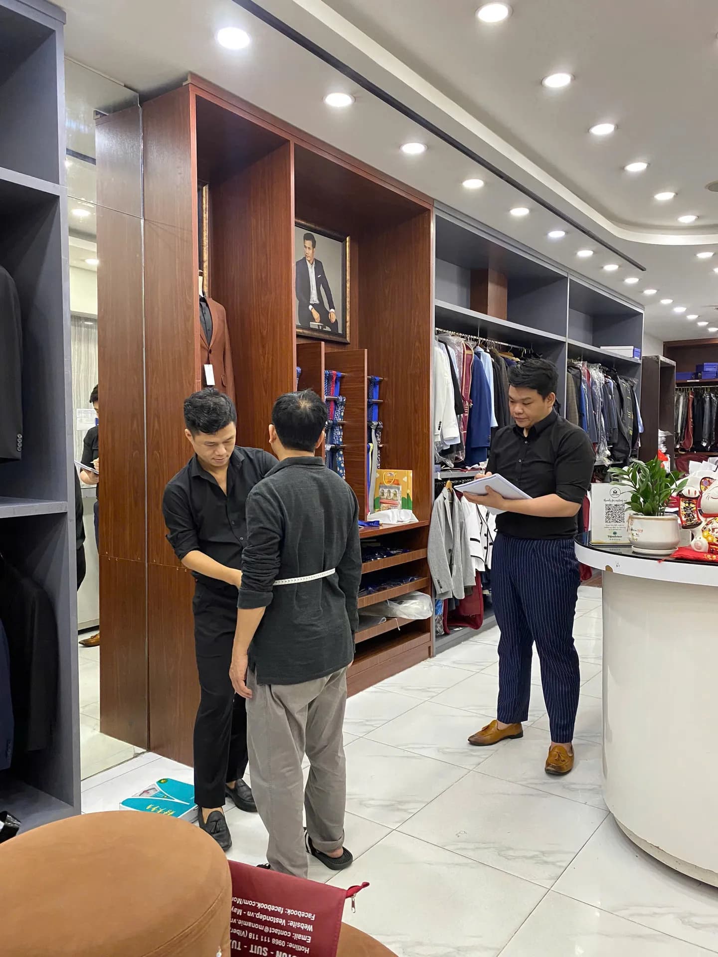 Phóng sự tại showroom — Mon Amie