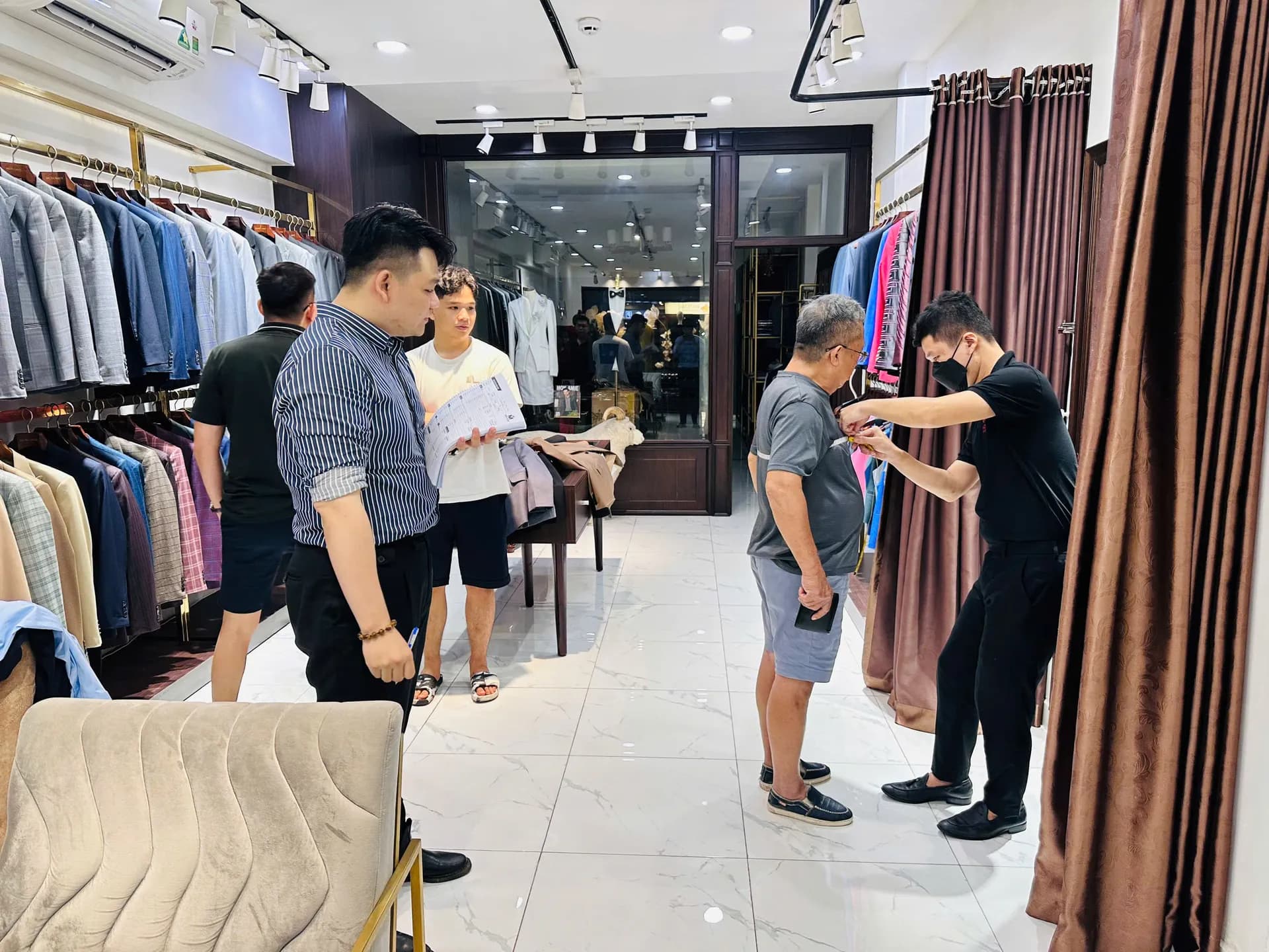Phóng sự tại showroom — Mon Amie