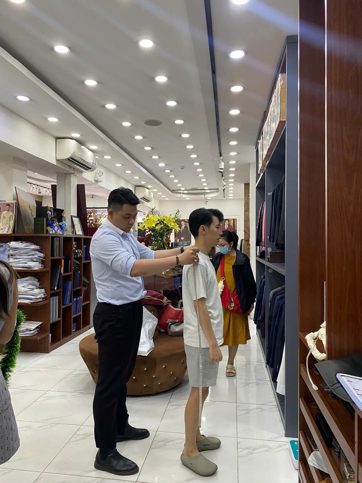Phóng sự tại showroom — Mon Amie