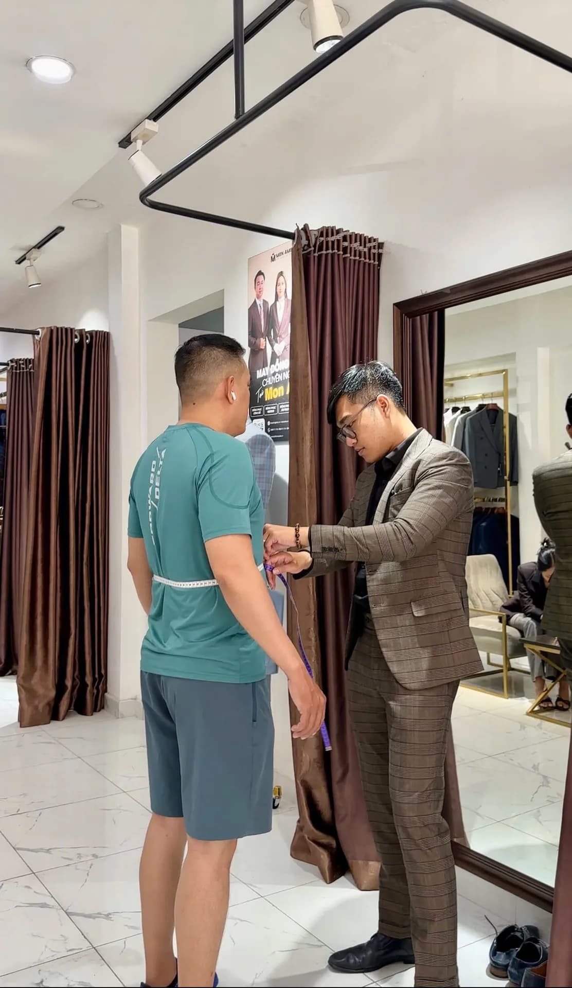 Phóng sự tại showroom — Mon Amie