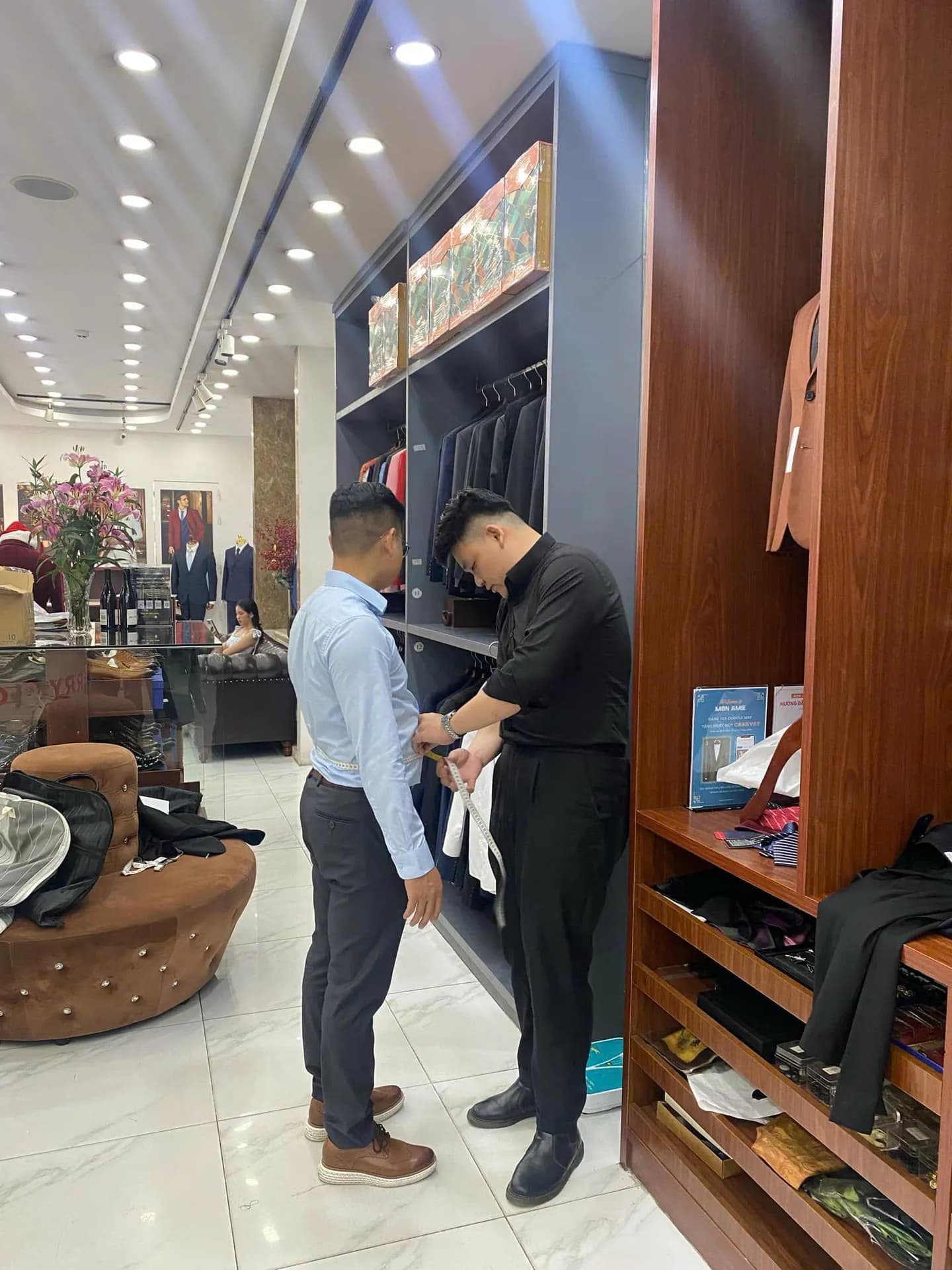 Phóng sự tại showroom — Mon Amie