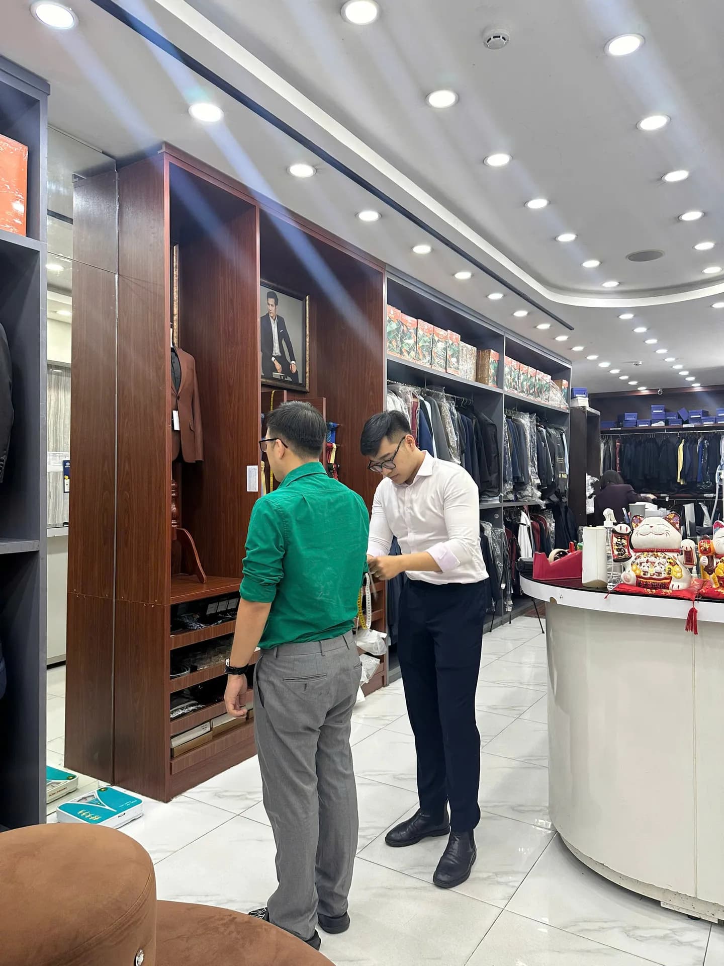 Phóng sự tại showroom — Mon Amie