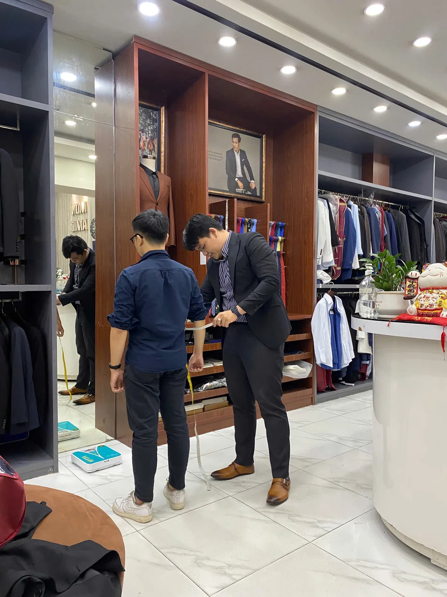 Phóng sự tại showroom — Mon Amie