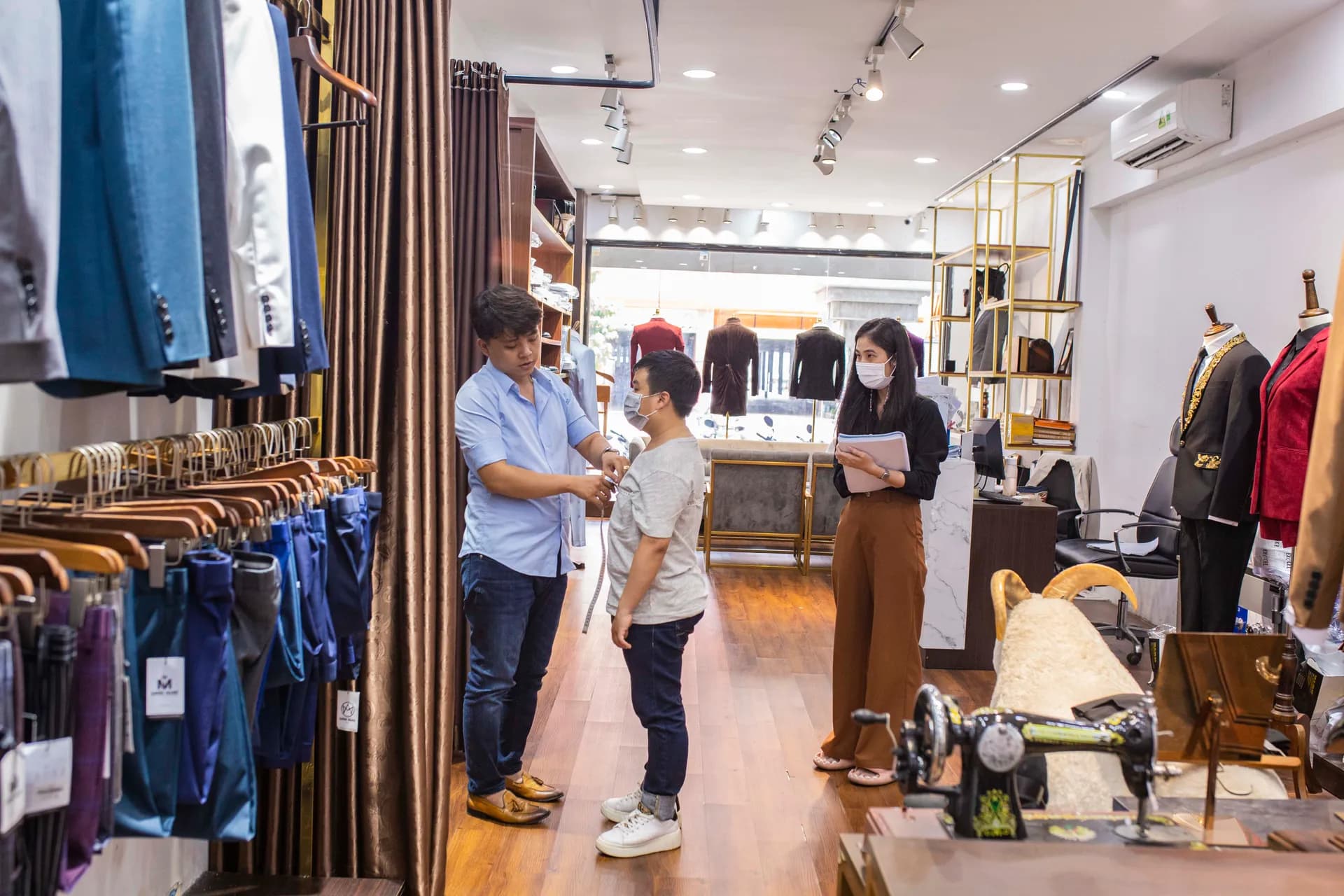 Phóng sự tại showroom — Mon Amie