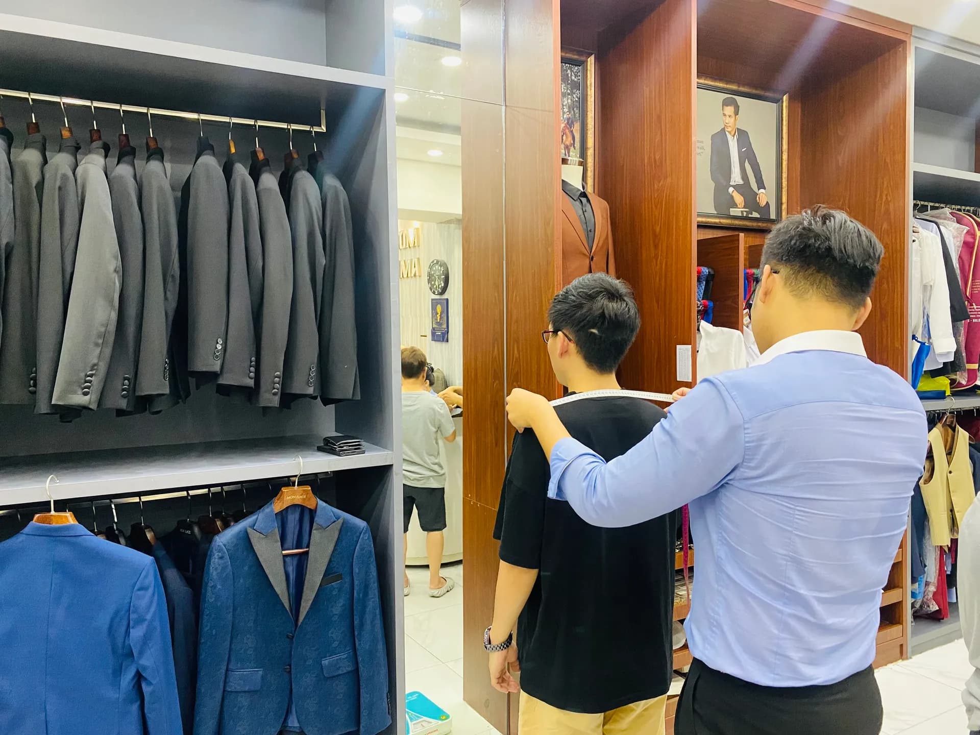 Phóng sự tại showroom — Mon Amie