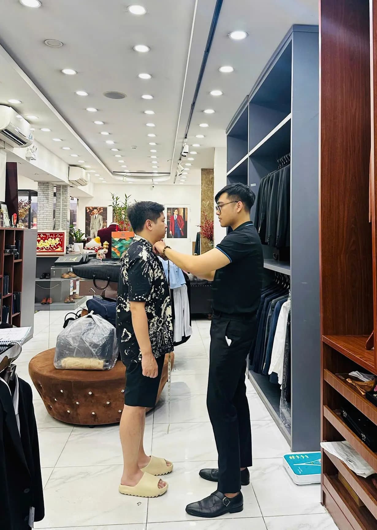 Phóng sự tại showroom — Mon Amie