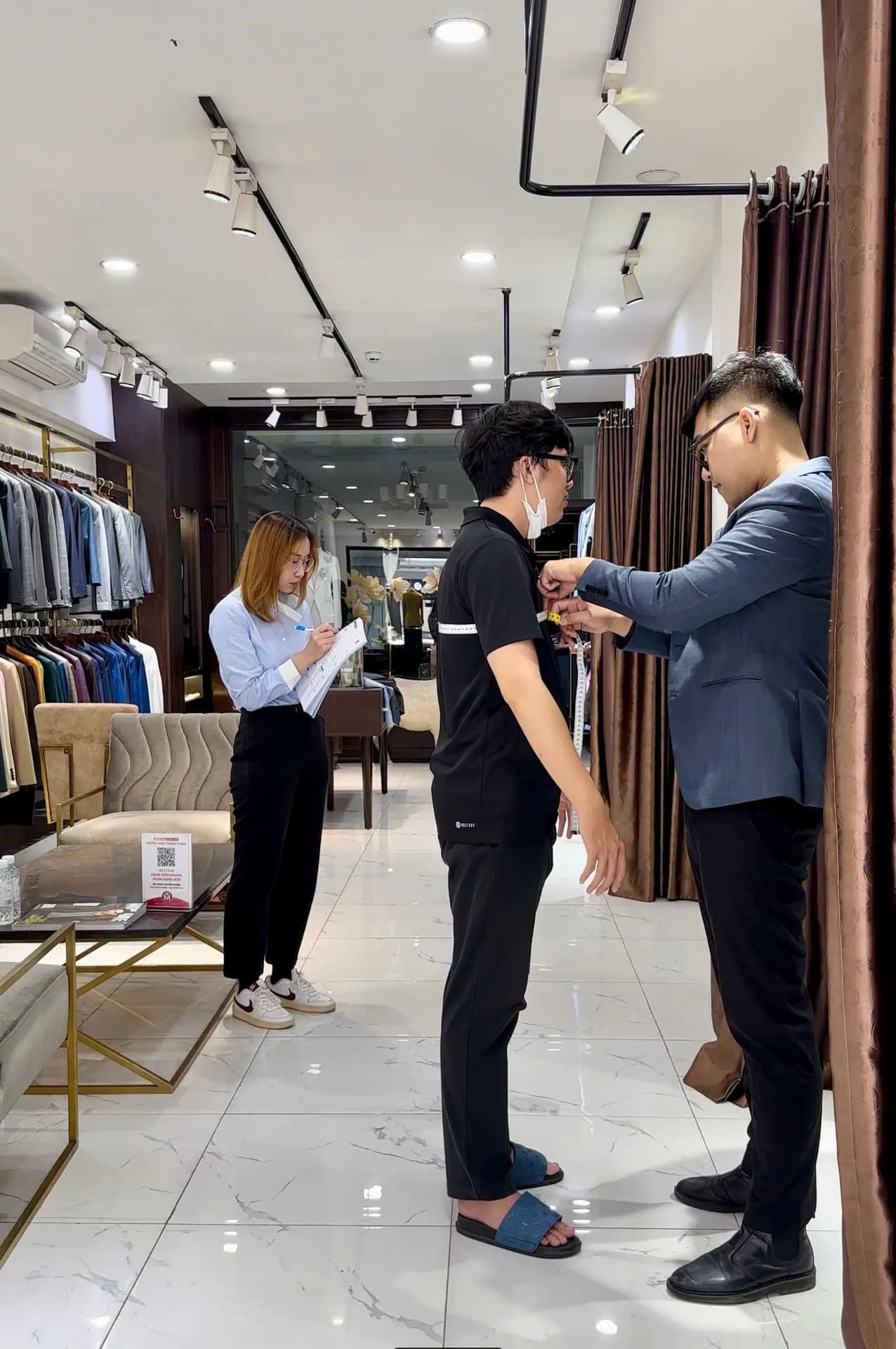 Phóng sự tại showroom — Mon Amie
