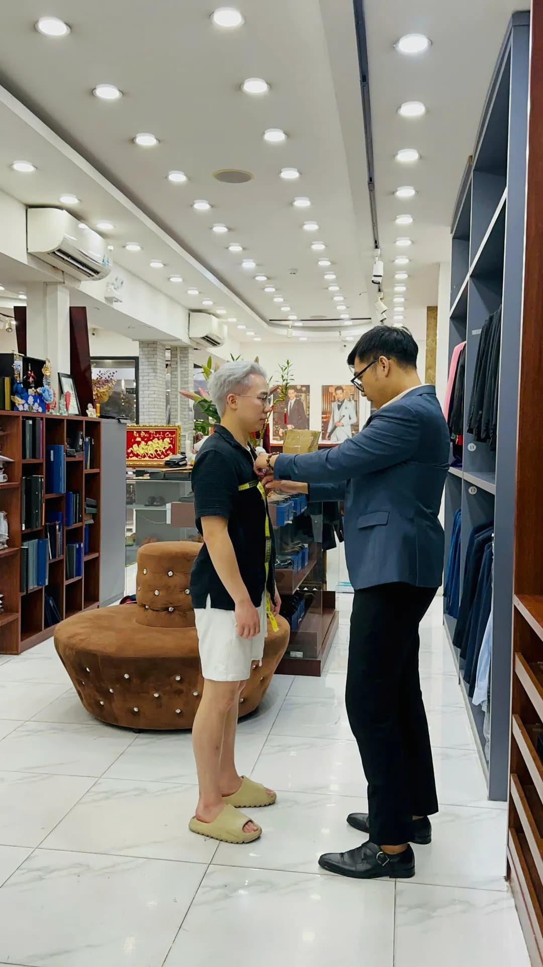 Phóng sự tại showroom — Mon Amie