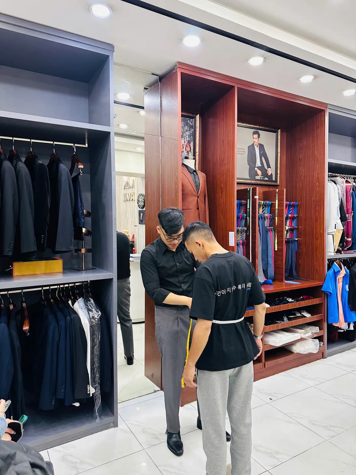 Phóng sự tại showroom — Mon Amie