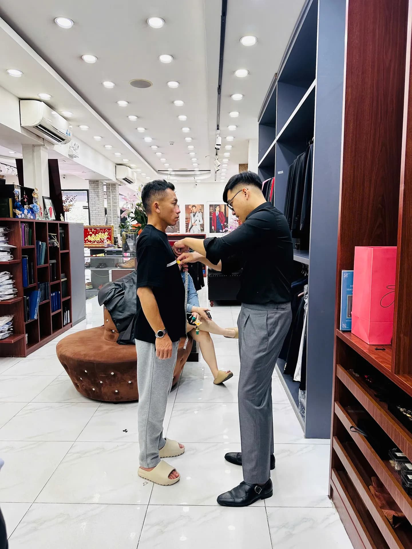 Phóng sự tại showroom — Mon Amie