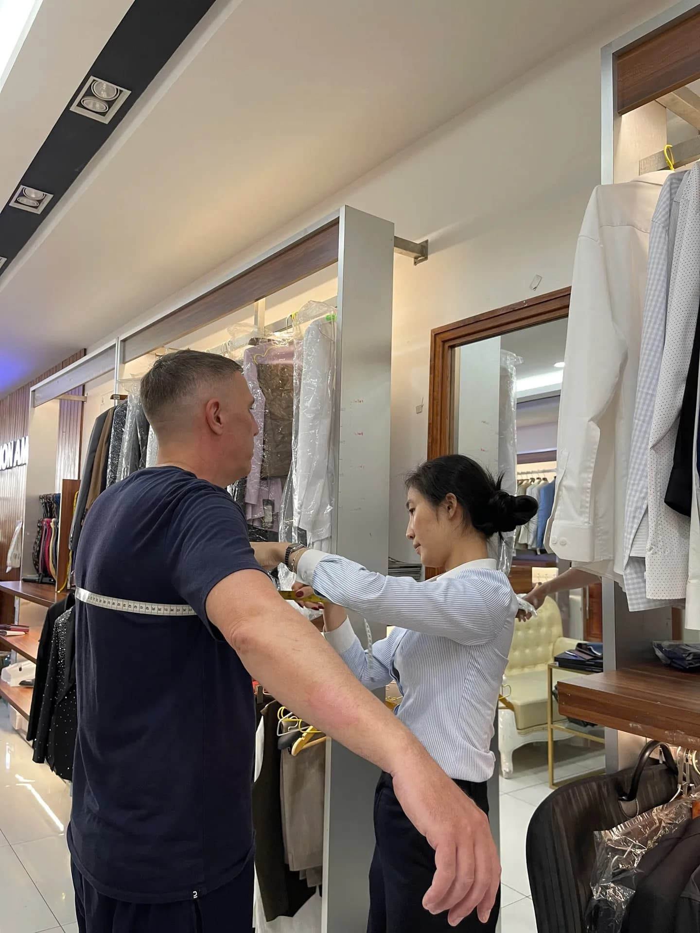 Phóng sự tại showroom — Mon Amie