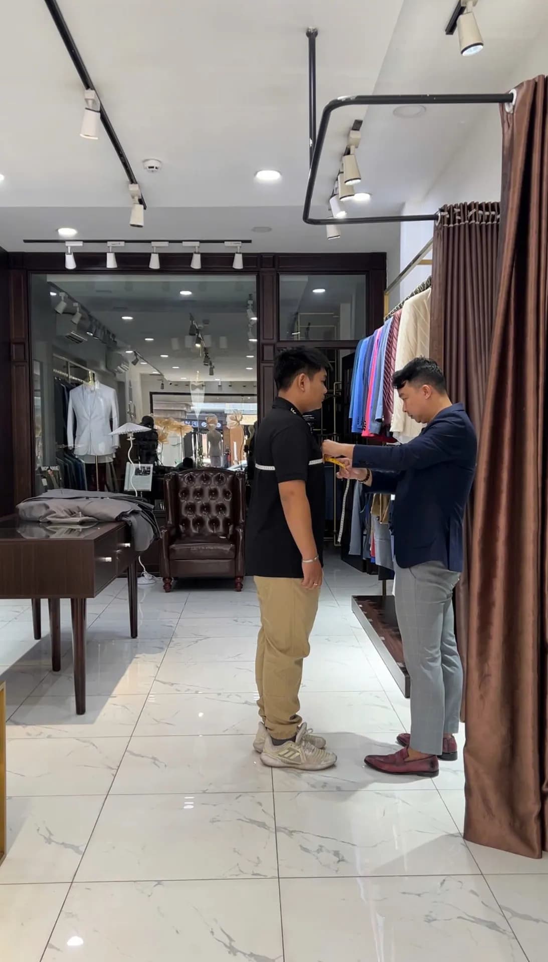 Phóng sự tại showroom — Mon Amie