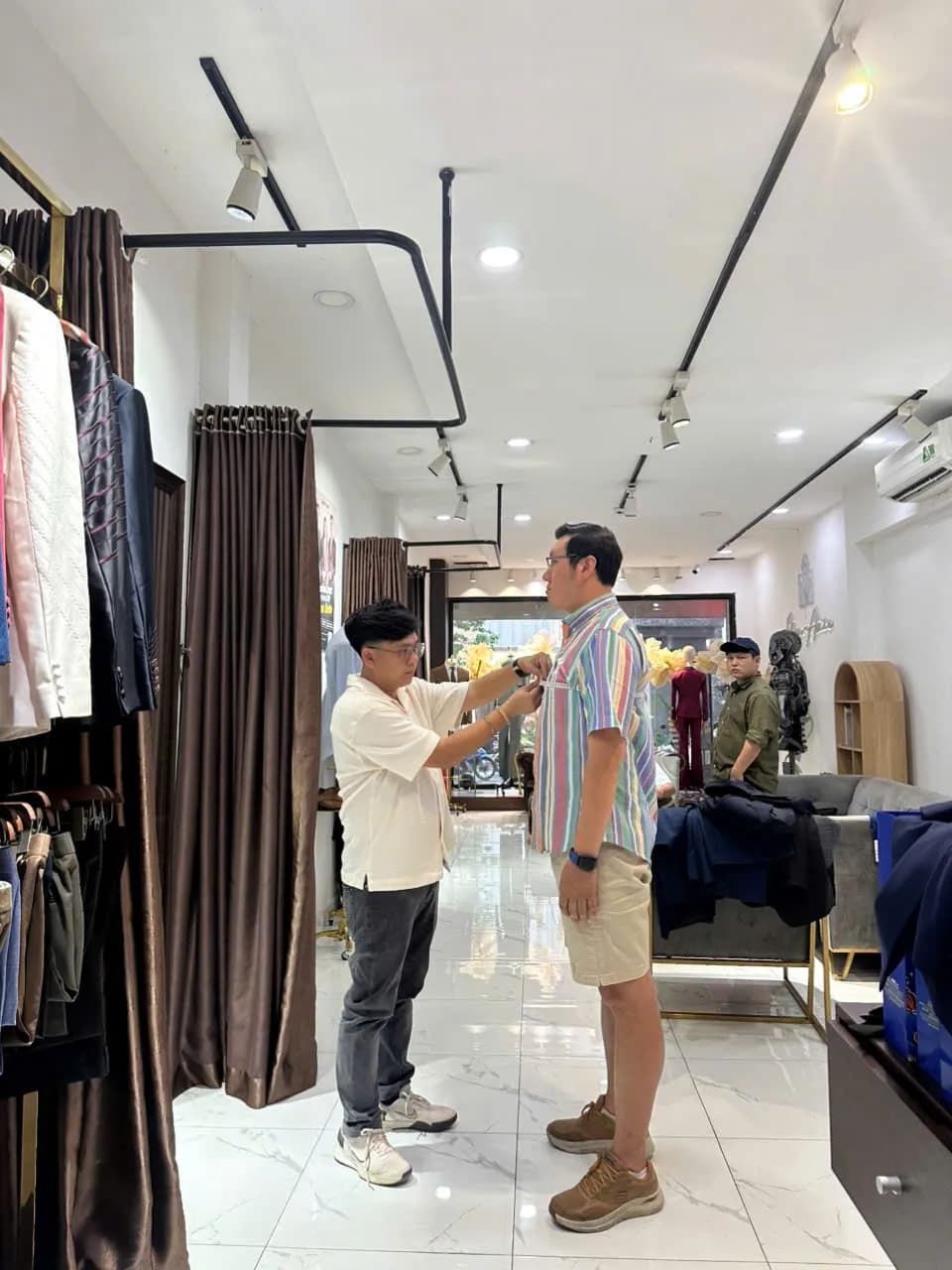 Phóng sự tại showroom — Mon Amie