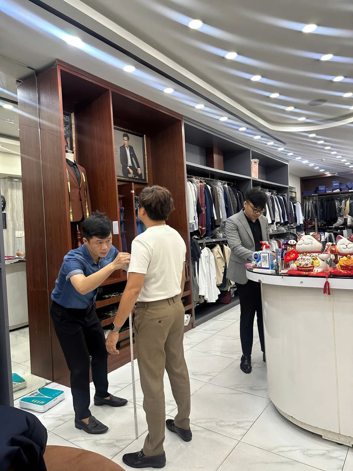 Phóng sự tại showroom — Mon Amie