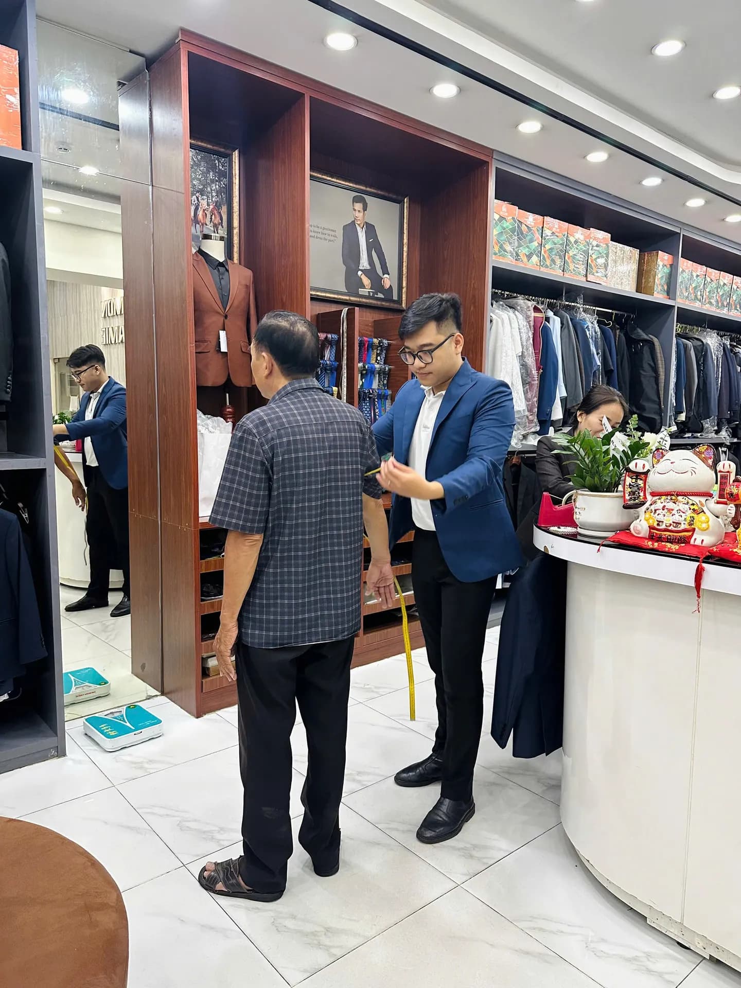 Phóng sự tại showroom — Mon Amie