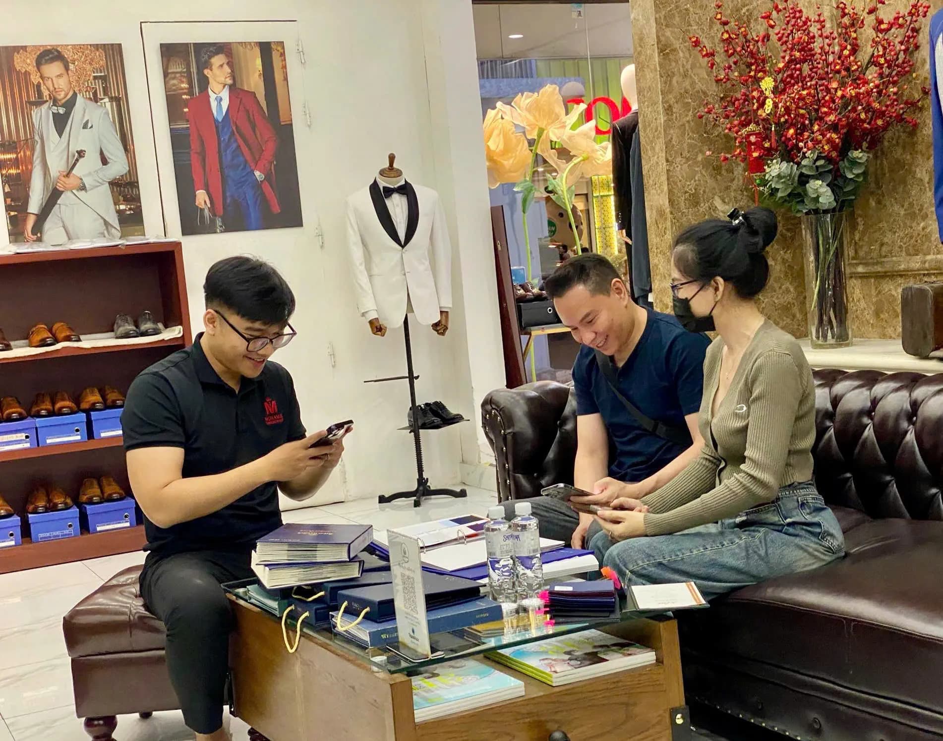Phóng sự tại showroom — Mon Amie