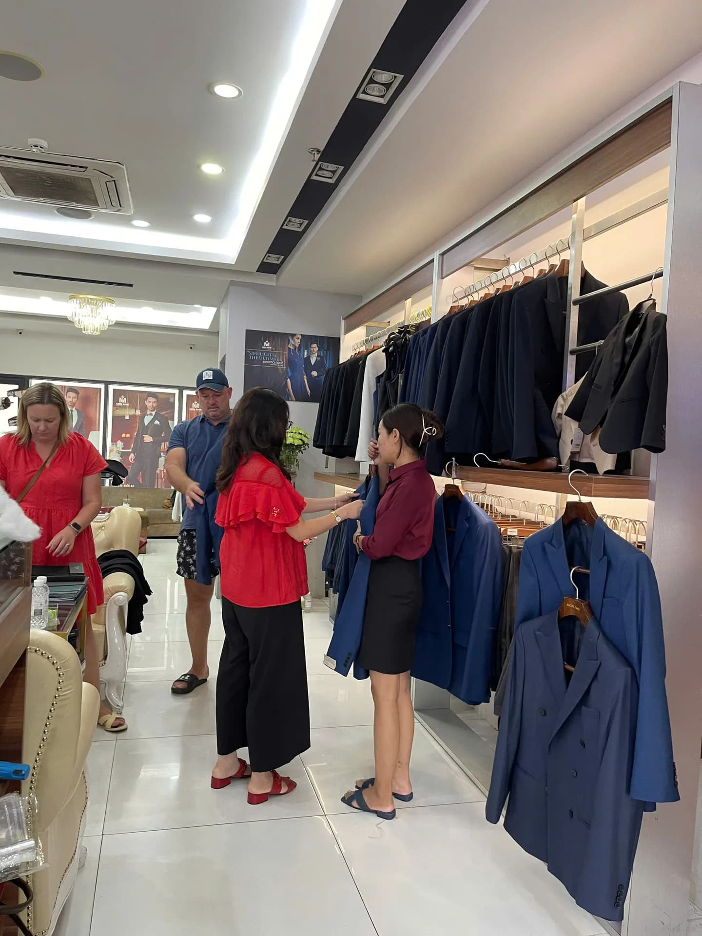 Phóng sự tại showroom — Mon Amie